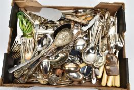 AN ASSORTMENT OF CUTLERY AND WHITE METAL SUNDRIES, to include a pair of bread tongs, several cake