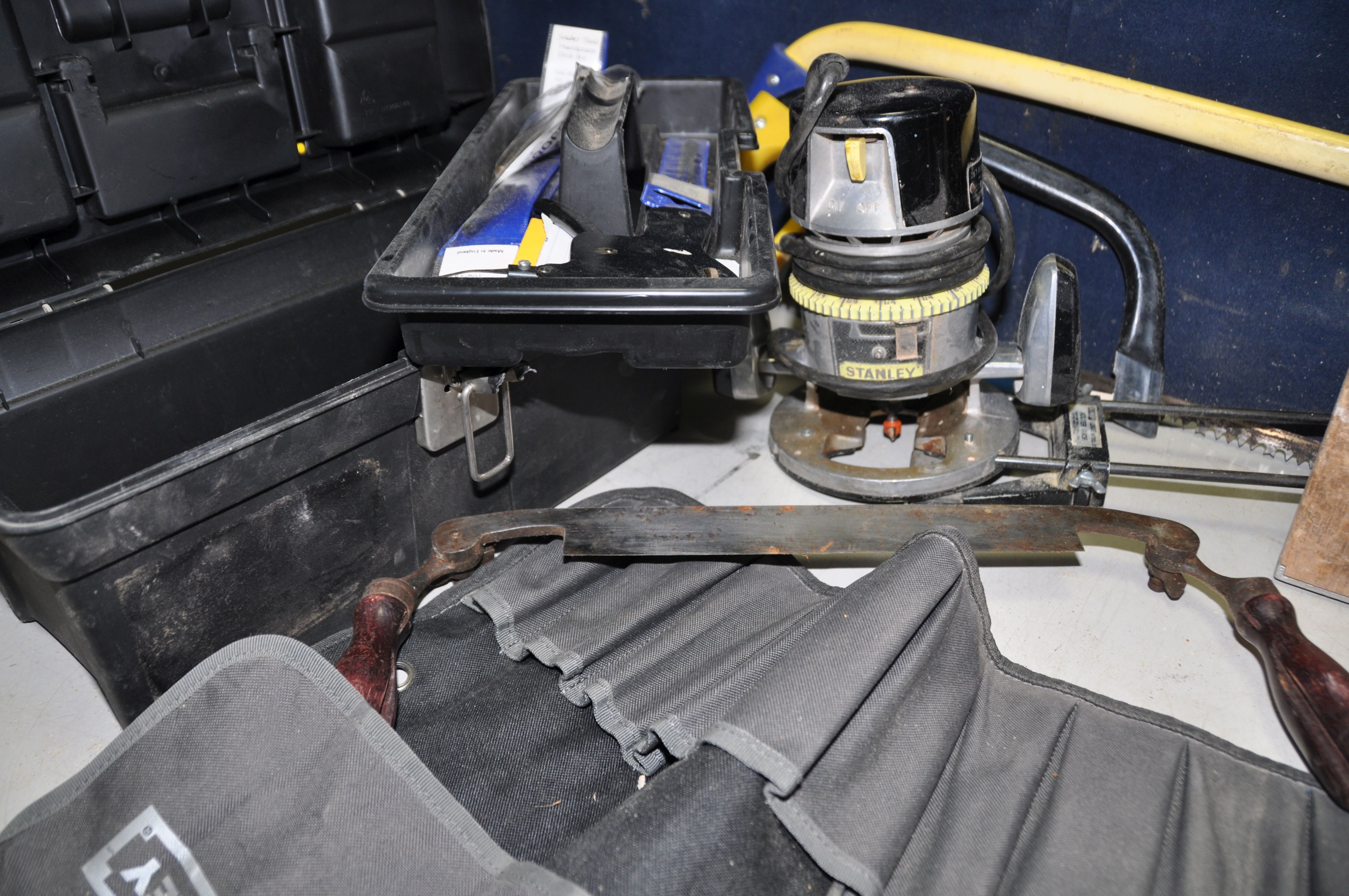 A SELECTION OF TOOLS to include a Stanley 267 router (PAT pass and working), chisels, Stanley - Image 3 of 5