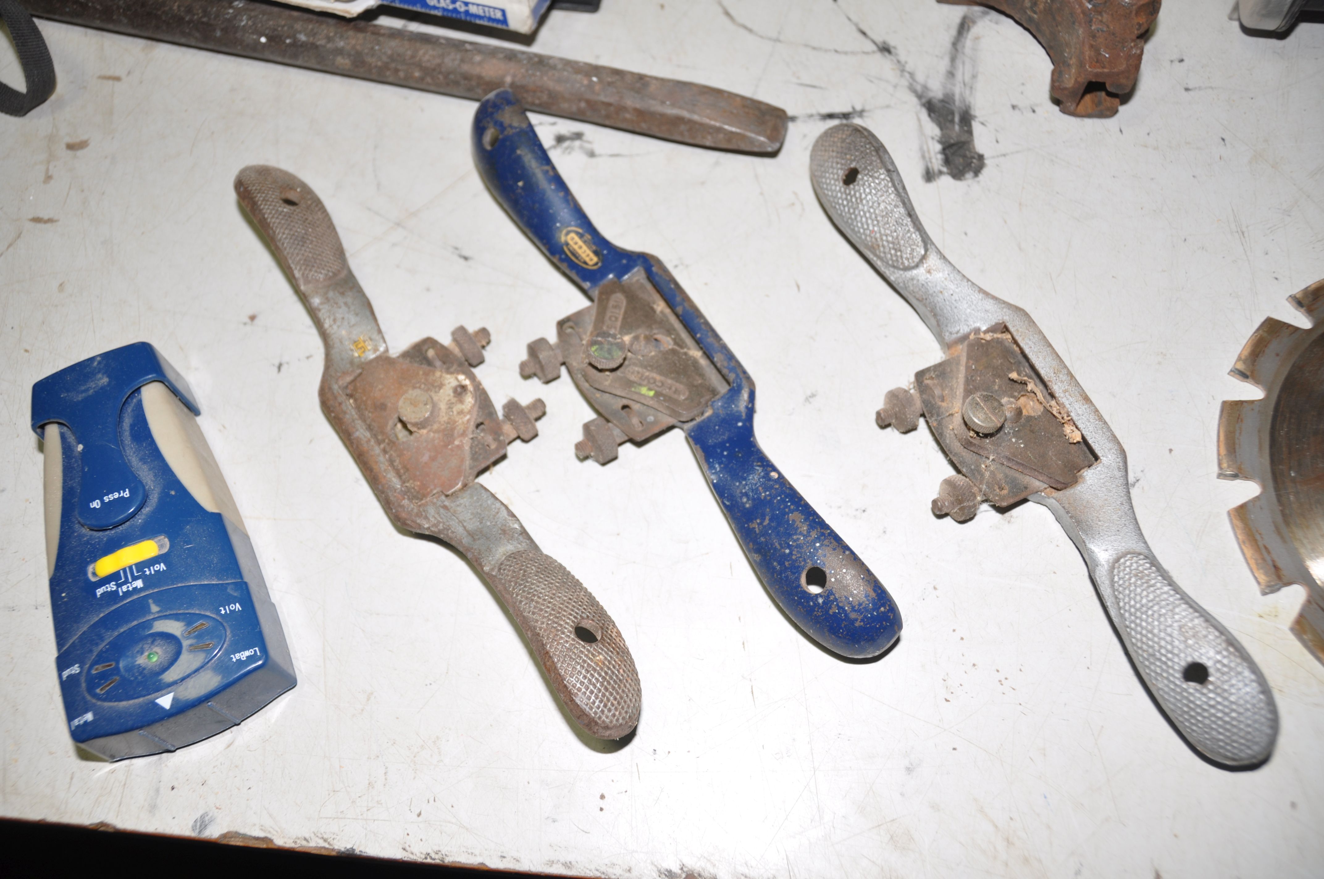 A SELECTION OF TOOLS to include a Stanley 267 router (PAT pass and working), chisels, Stanley - Image 2 of 5