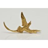 A YELLOW METAL BIRD BROOCH PENDANT, a small brooch depicting a long tailed bird, approximate wing