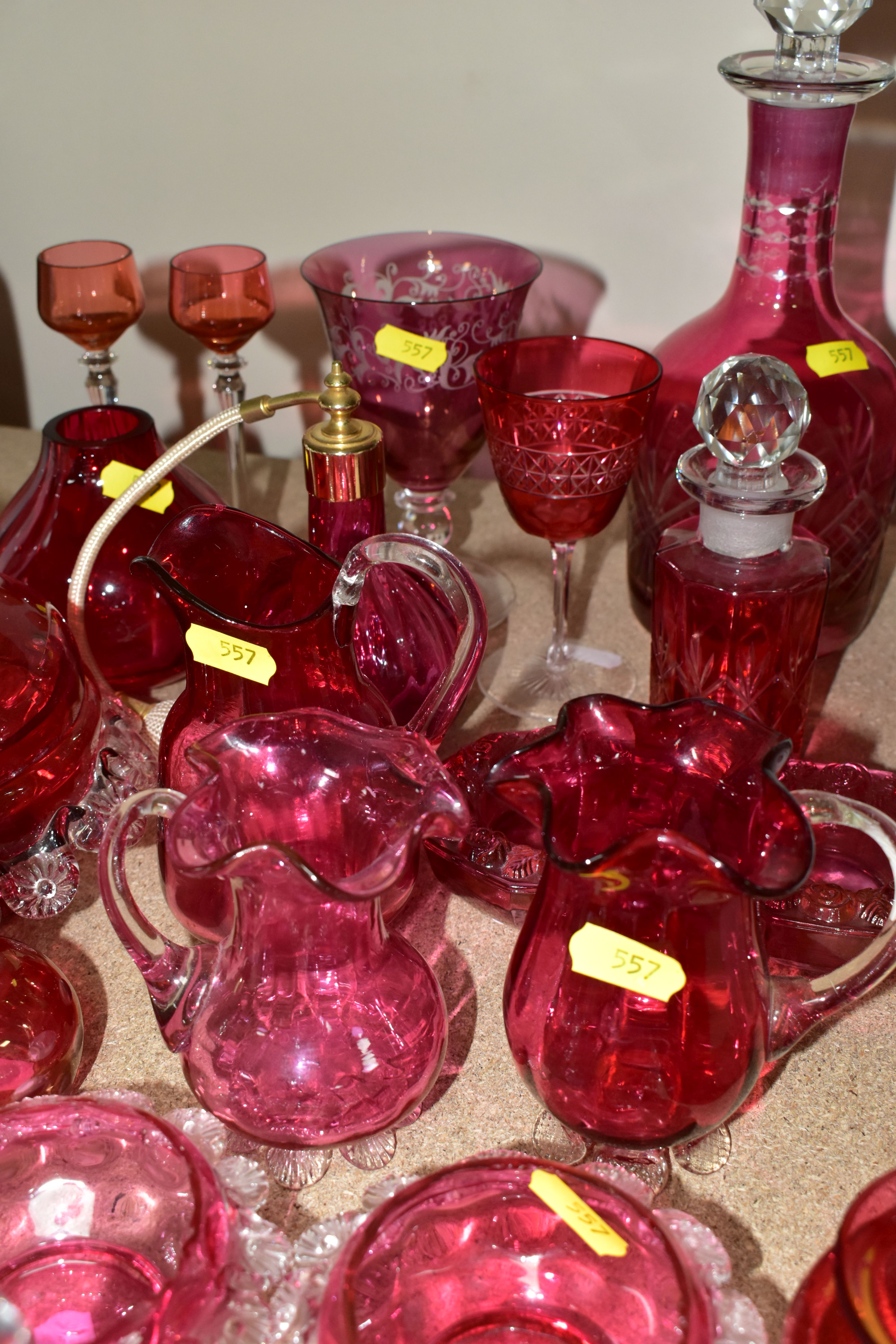 A COLLECTION OF CRANBERRY GLASSWARE, comprising two cut glass decanters, height 26cm, 15cm, with - Bild 4 aus 6