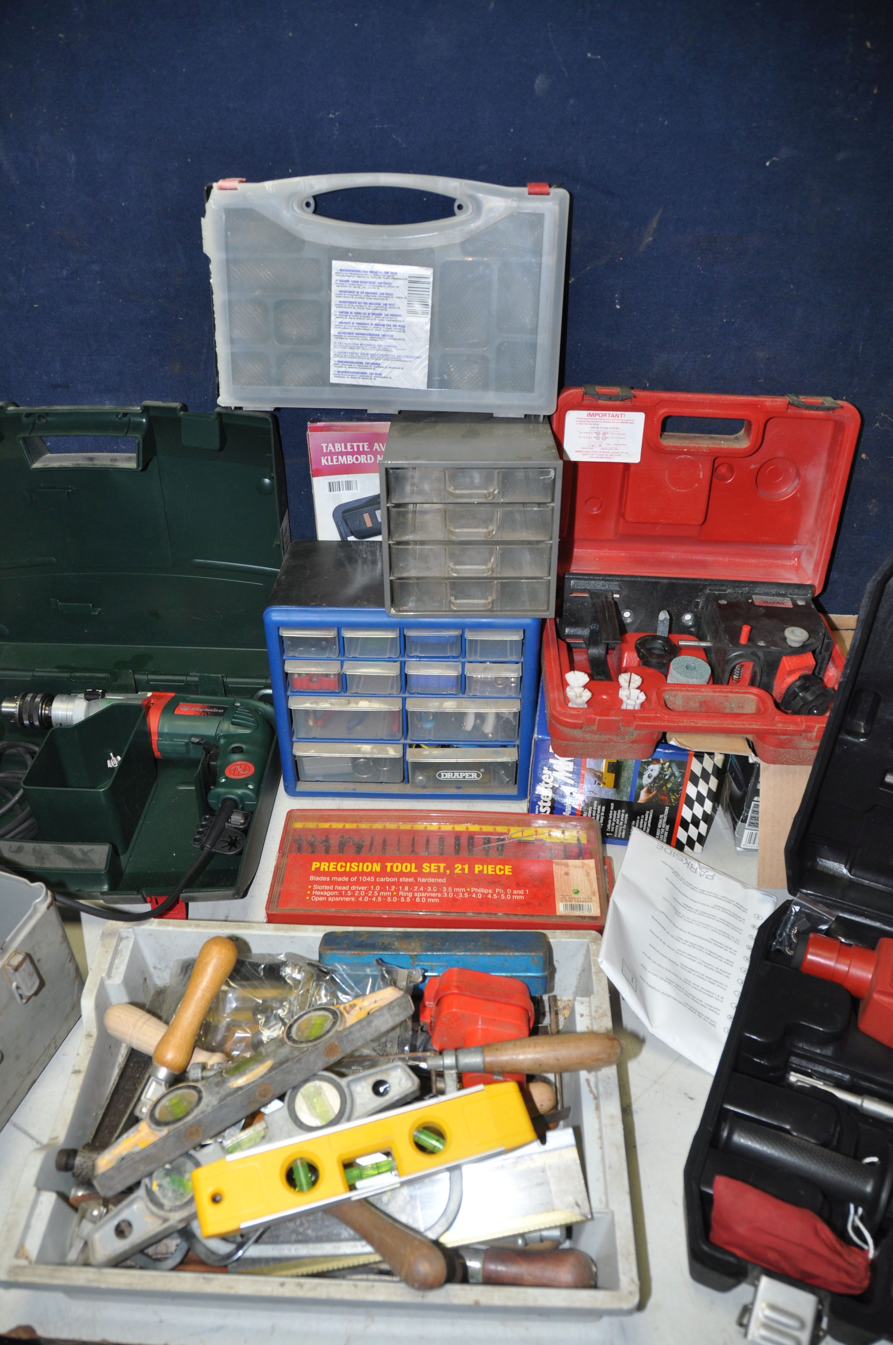 A SELECTION OF POWERTOOLS to include a Metabo SBE655 drill in original case, Parkside PEBH780 - Bild 3 aus 5