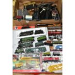 A BOXED LIMA OO GAUGE CONTAINER UNLOADER SET, to include class 55 Deltic locomotive 'Meld' No.D9003,