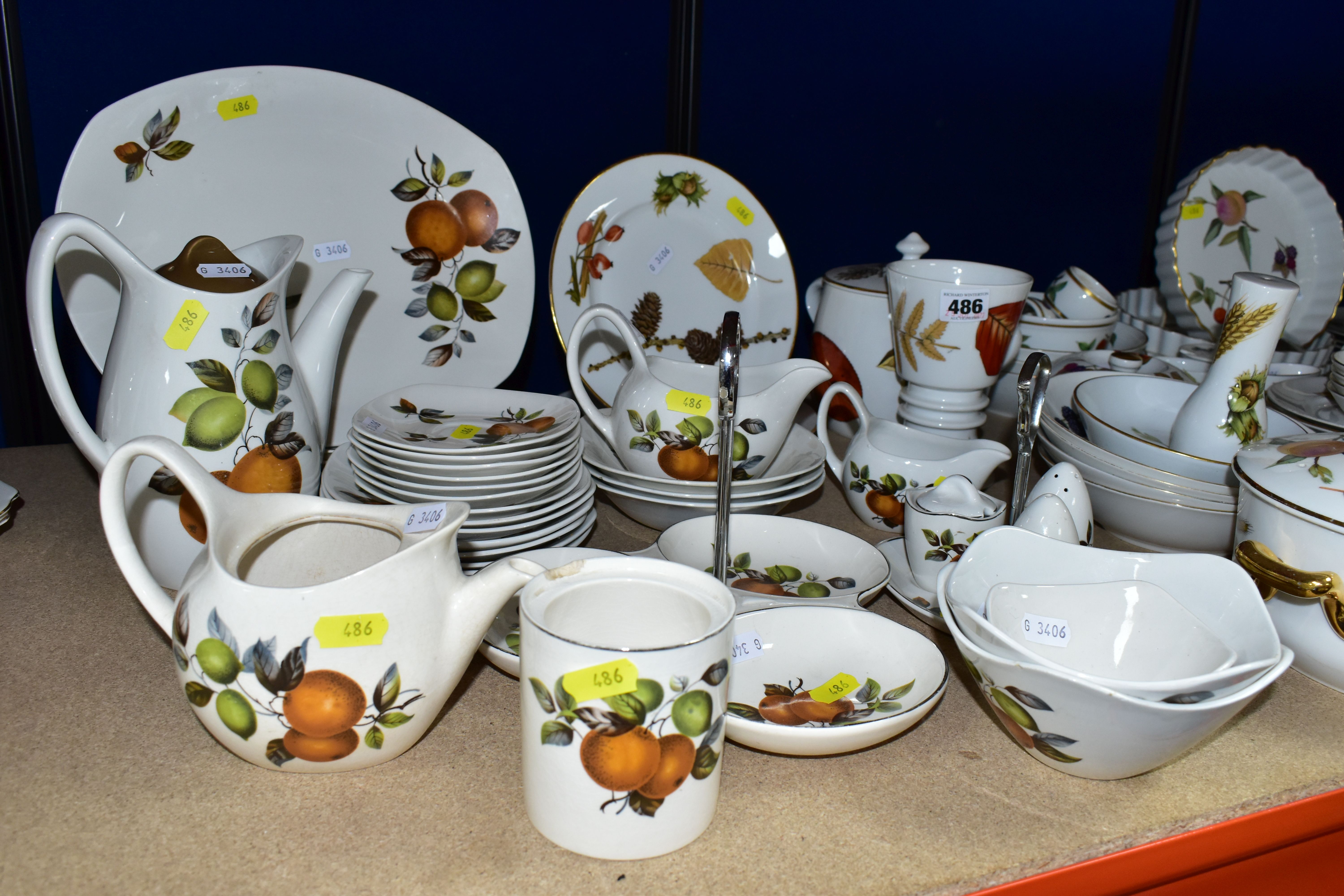 A QUANTITY OF ROYAL WORCESTER 'EVESHAM', 'WILD HARVEST', AND MIDWINTER STYLECRAFT 'ORANGES AND - Image 3 of 9