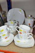 AN AYNSLEY 'DAISY CHAIN' PATTERN SET, comprising four cups, four saucers, four tea plates, four