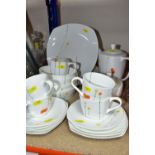 AN AYNSLEY 'DAISY CHAIN' PATTERN SET, comprising four cups, four saucers, four tea plates, four