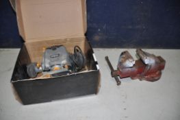 A TITAN ROUTER TTB591ROU ROUTER in original box with accessories (PAT pass and working) along with a