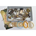 AN ASSORTMENT OF COSTUME JEWELLERY AND SUNDRIES, to include a white metal retractable pencil, a