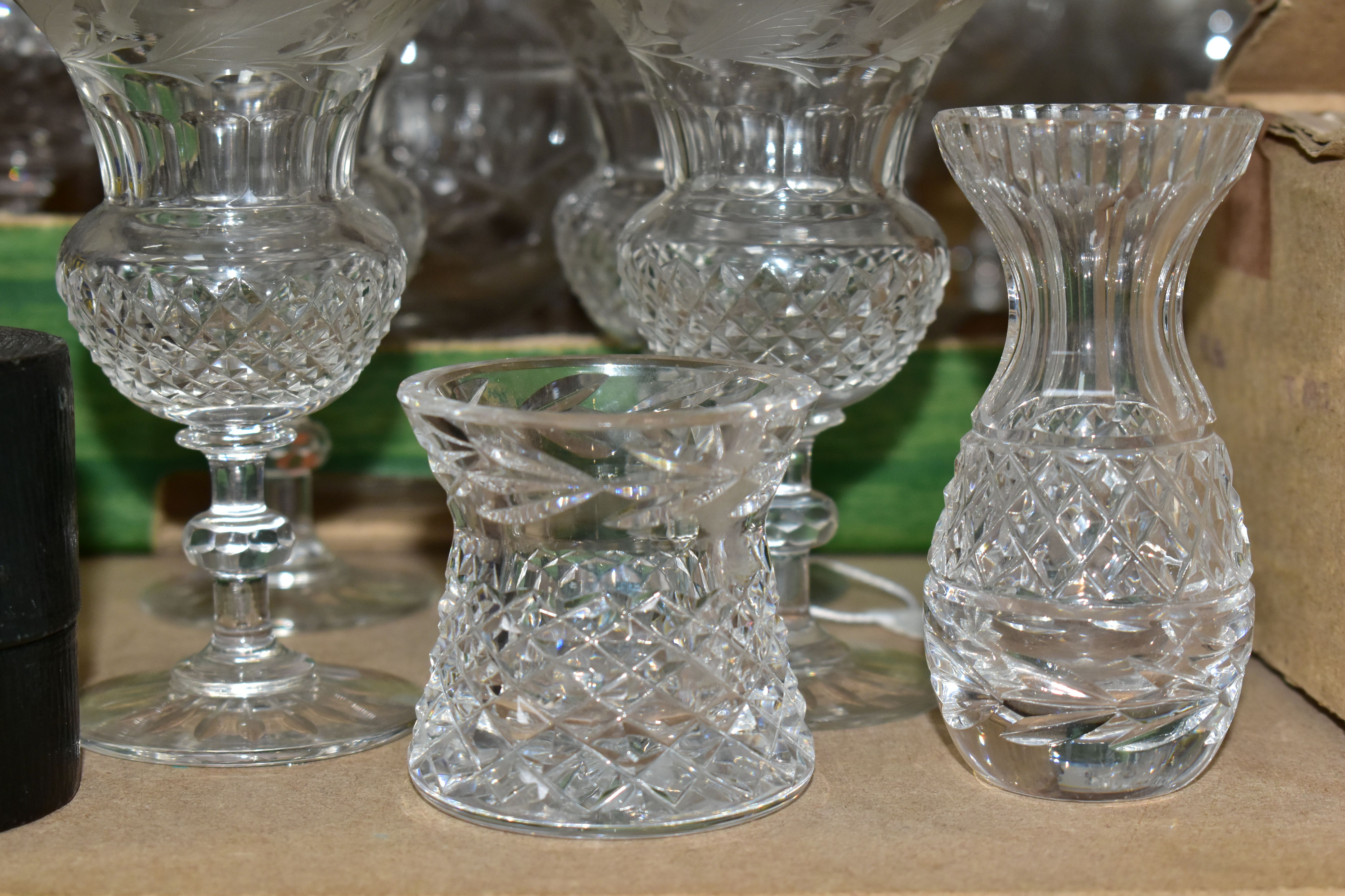 TWO BOXES AND LOOSE GLASSWARES, to include two small Waterford Crystal Glandore pattern vases, - Bild 6 aus 8