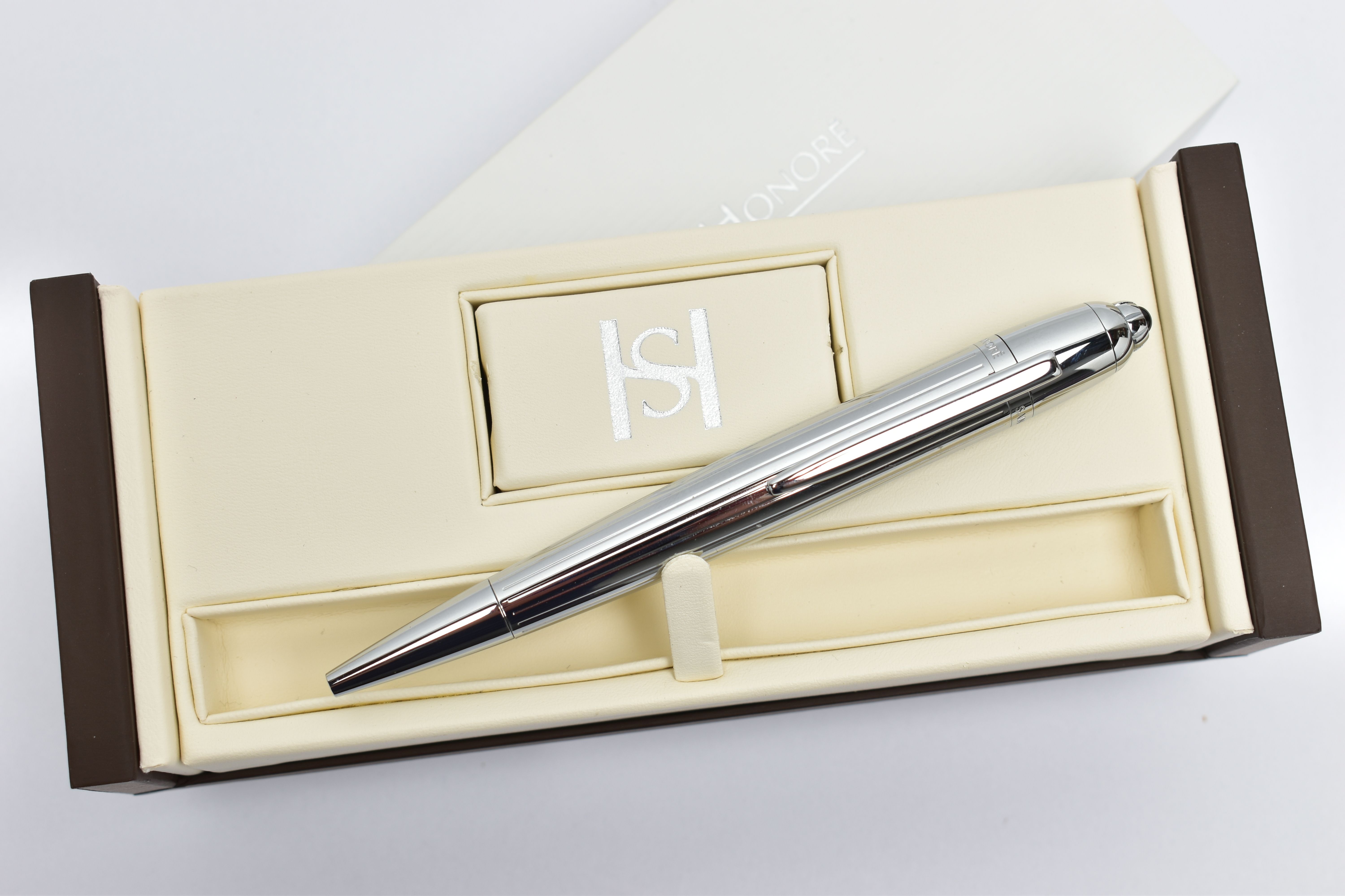 A SAINT HONORE BALLPOINT PEN, a white metal twist weighted pen, detailed with a linear grooved