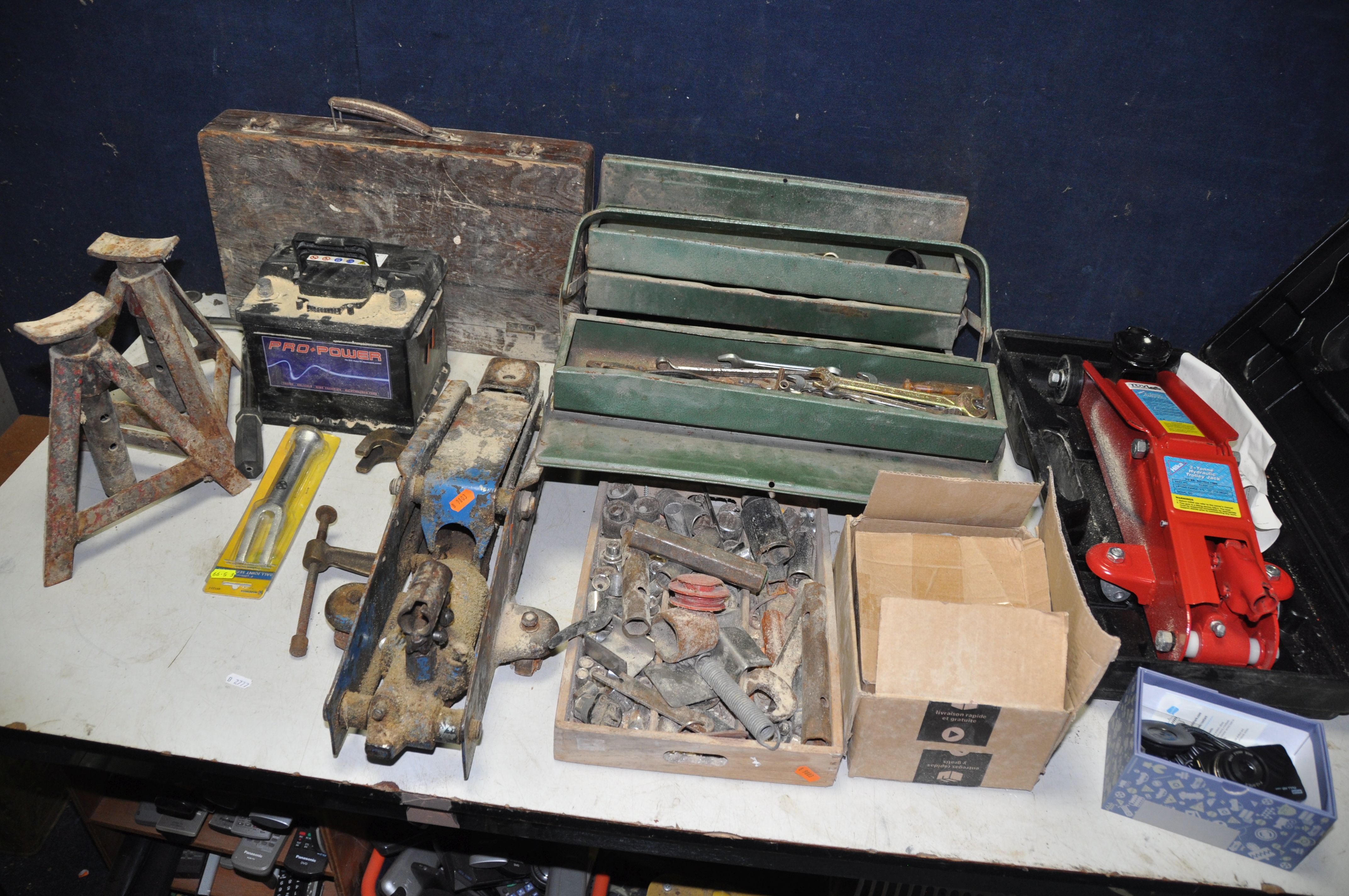 A SELECTION OF AUTOMOTIVE TOOLS AND ACCESSORIES to include two trolley jacks a Hilka two tonne