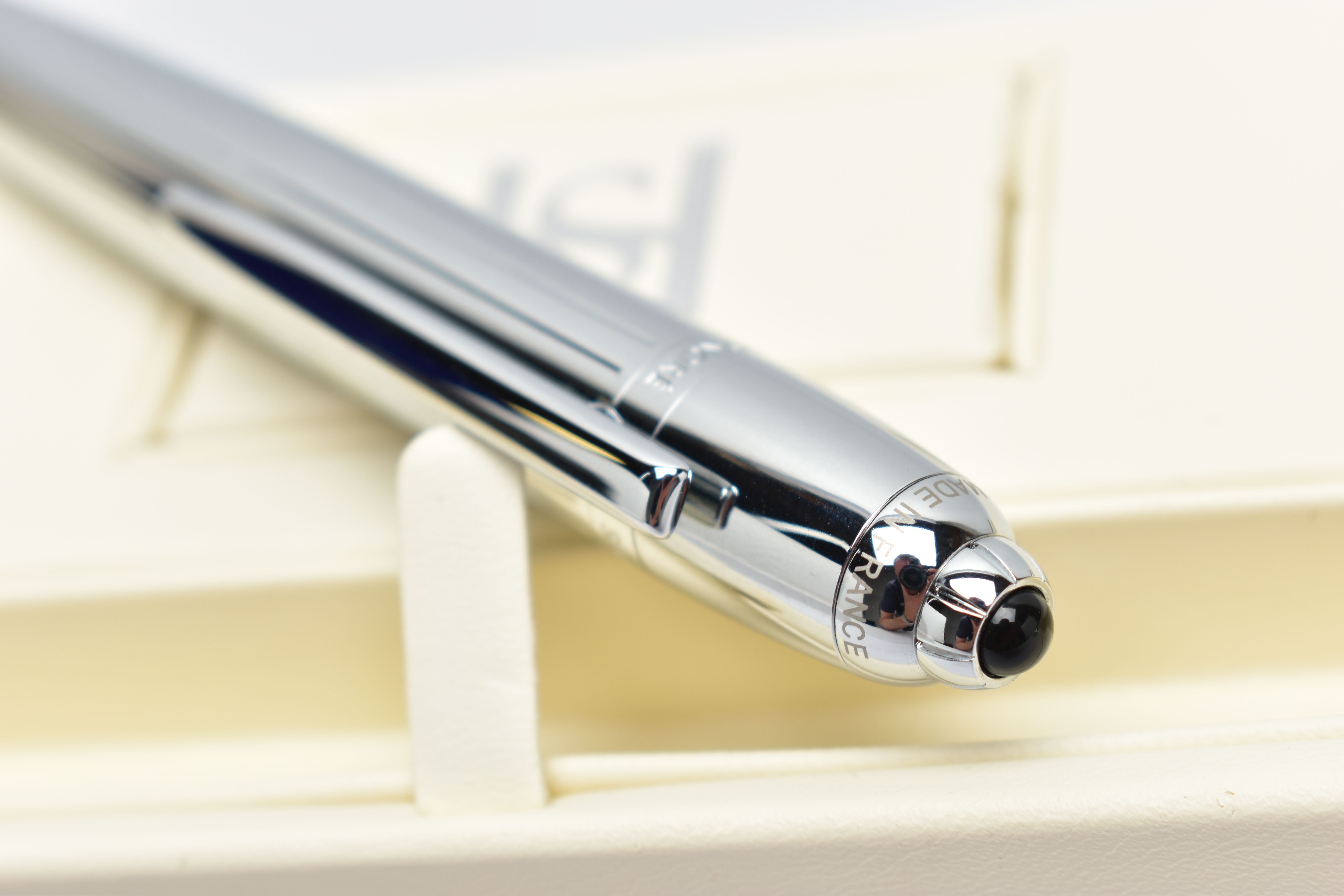 A SAINT HONORE BALLPOINT PEN, a white metal twist weighted pen, detailed with a linear grooved - Image 3 of 3