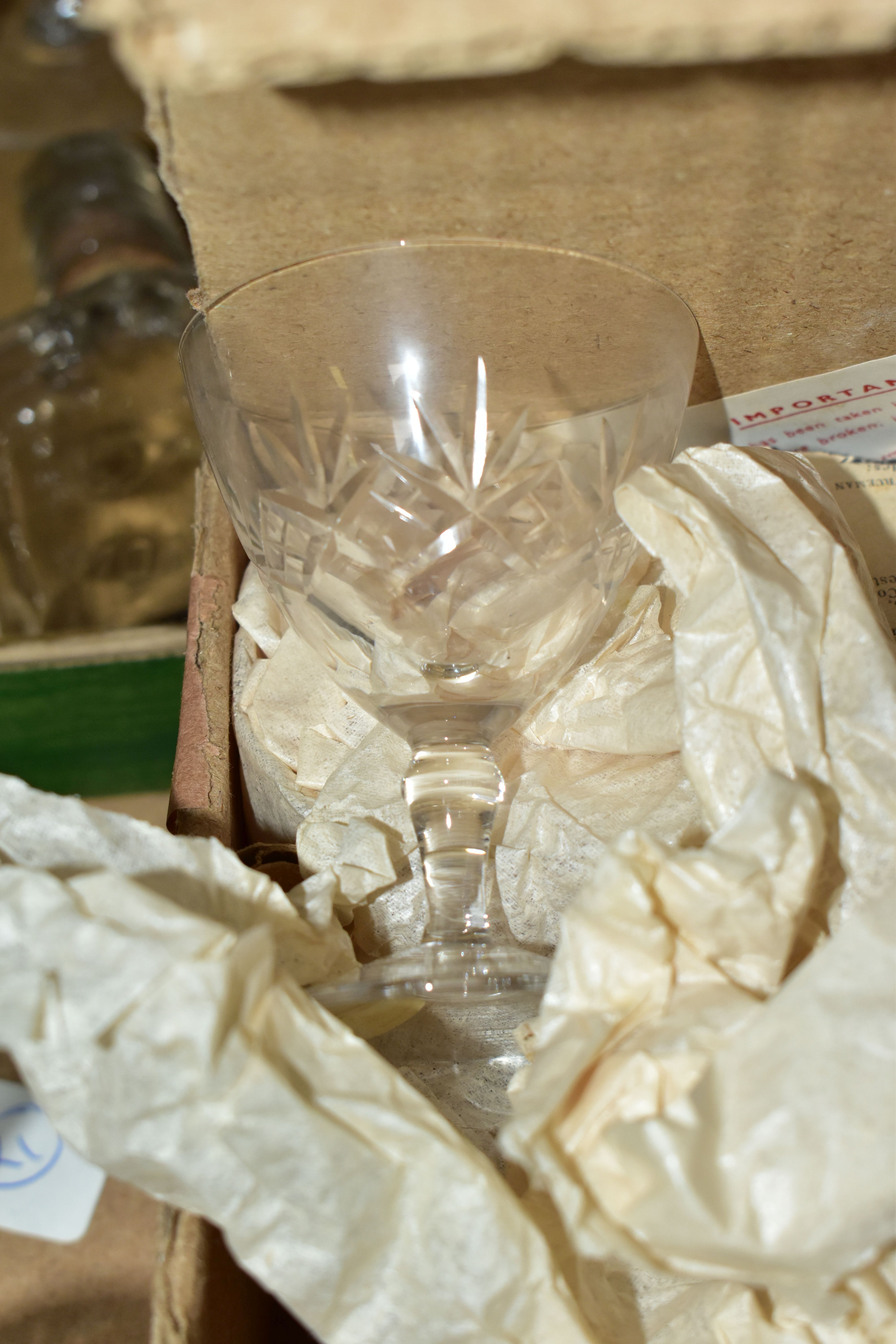 TWO BOXES AND LOOSE GLASSWARES, to include two small Waterford Crystal Glandore pattern vases, - Bild 2 aus 8