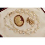 THREE JEWELLERY ITEMS, to include a freshwater cultured pearl necklace with clasp, clasp