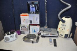 A SELECTION OF HOUSEHOLD ELECTRICAL to include a The Boss B4111 vacuum, Philips AZ3012 cd sound