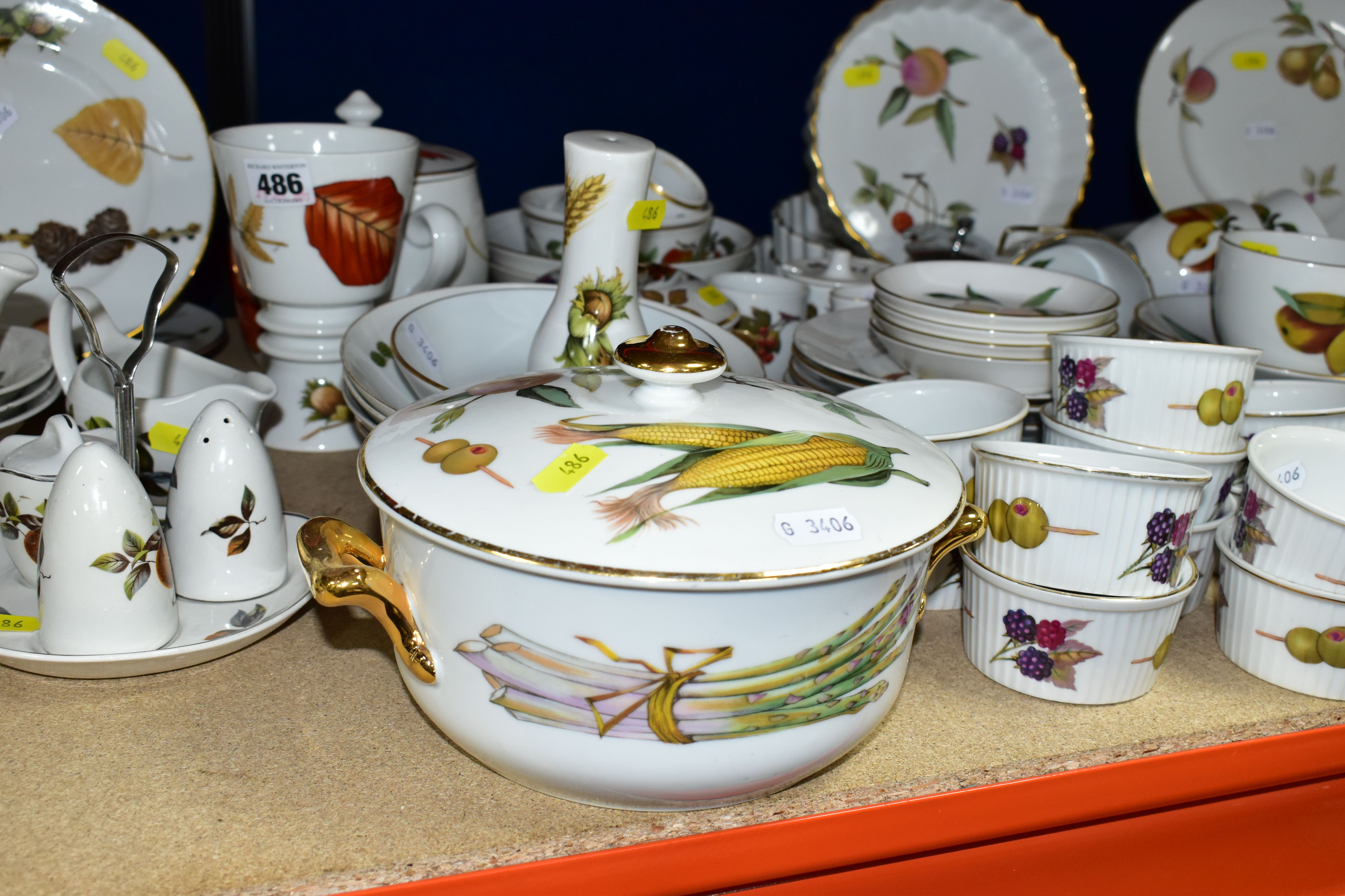 A QUANTITY OF ROYAL WORCESTER 'EVESHAM', 'WILD HARVEST', AND MIDWINTER STYLECRAFT 'ORANGES AND - Image 2 of 9