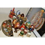 A GROUP OF EASTERN EUROPEAN DECORATIVE EGGS AND SUNDRY ITEMS, to include Russian decorative