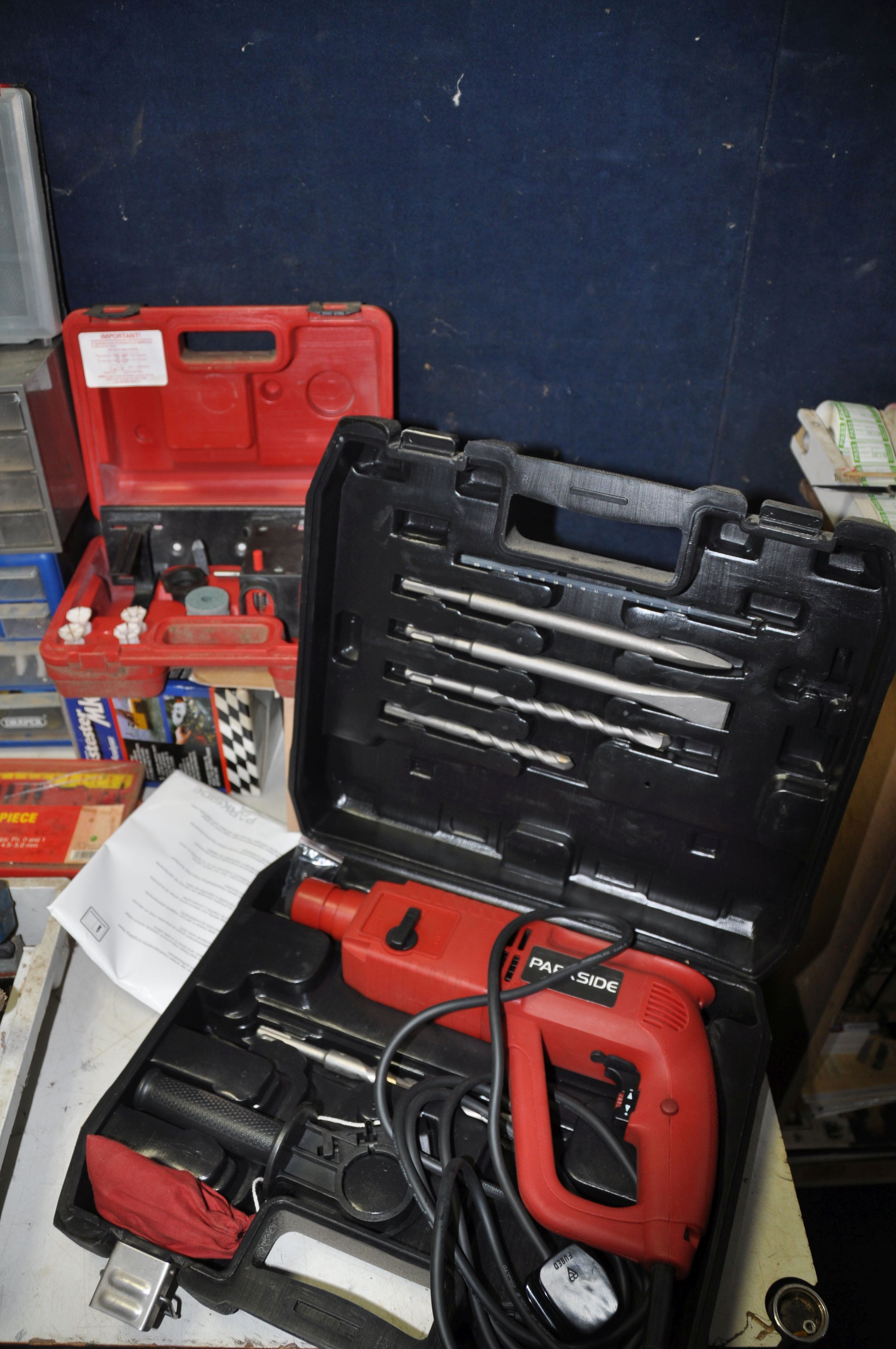 A SELECTION OF POWERTOOLS to include a Metabo SBE655 drill in original case, Parkside PEBH780 - Bild 2 aus 5