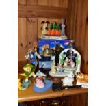 A GROUP OF ORNAMENTS AND DECORATIVE CERAMICS, to include a boxed Border Fine Arts Classic pig and