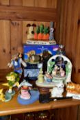 A GROUP OF ORNAMENTS AND DECORATIVE CERAMICS, to include a boxed Border Fine Arts Classic pig and