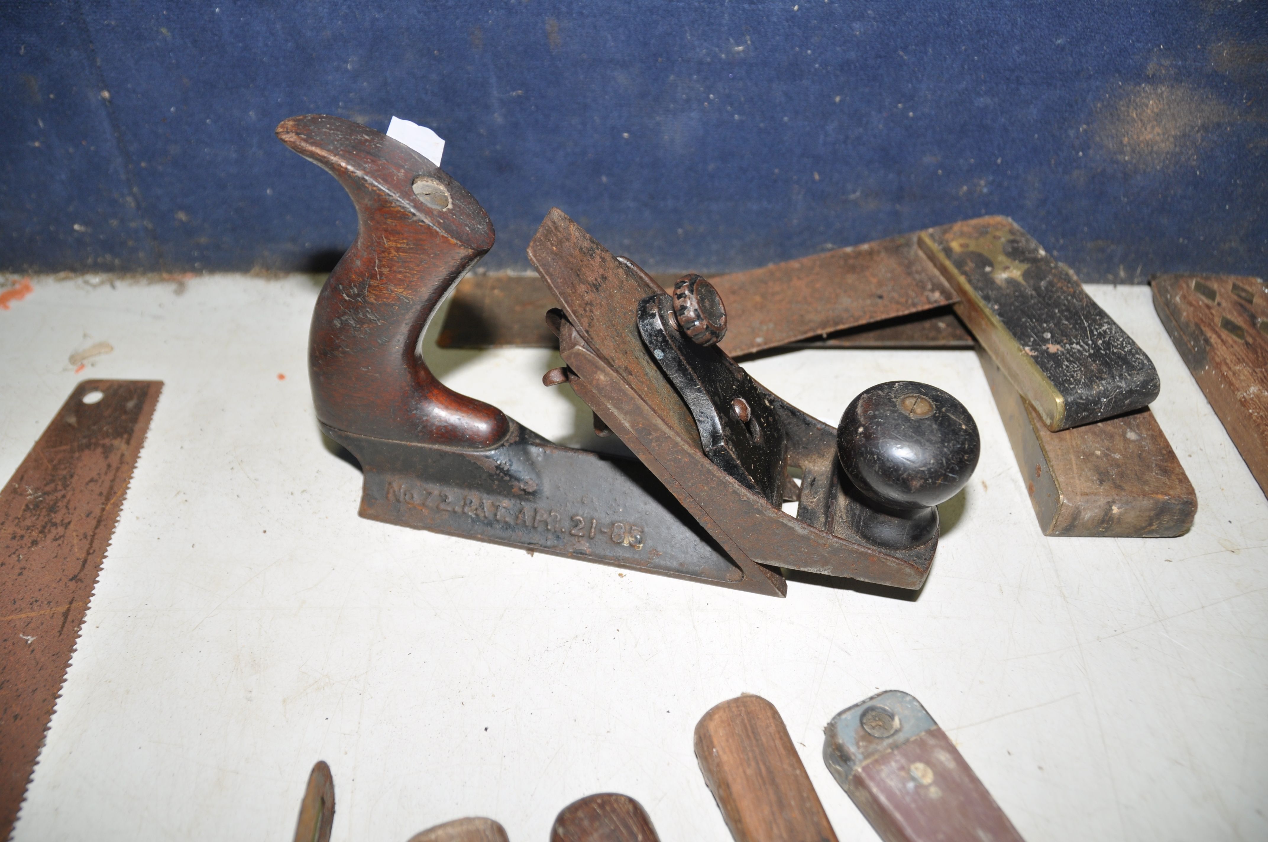 A COLLECTION OF VINTAGE TOOLS to include a Stanley No72 chamfer, Stanley No78 rebate plane, - Image 2 of 5