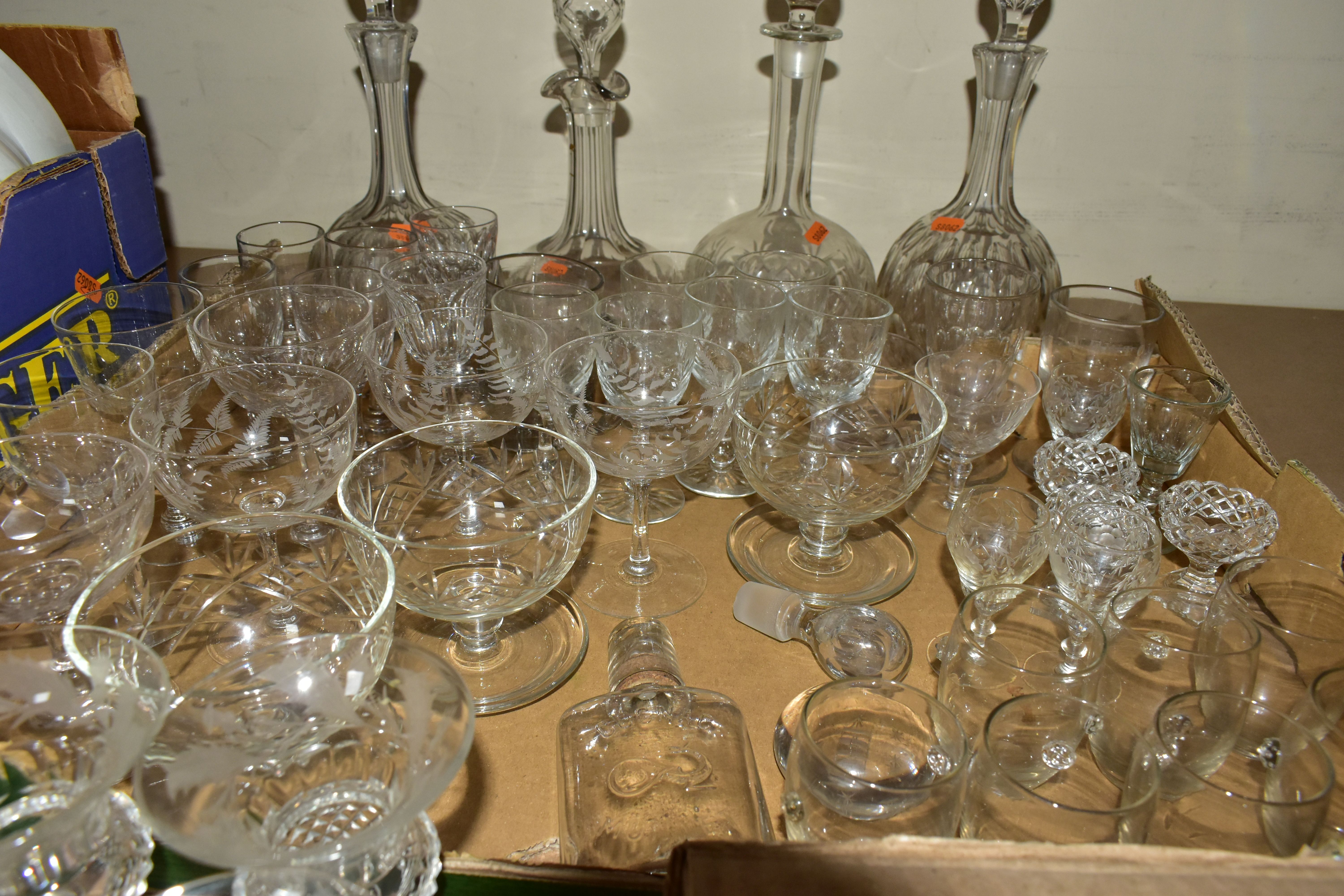 TWO BOXES AND LOOSE GLASSWARES, to include two small Waterford Crystal Glandore pattern vases, - Bild 3 aus 8