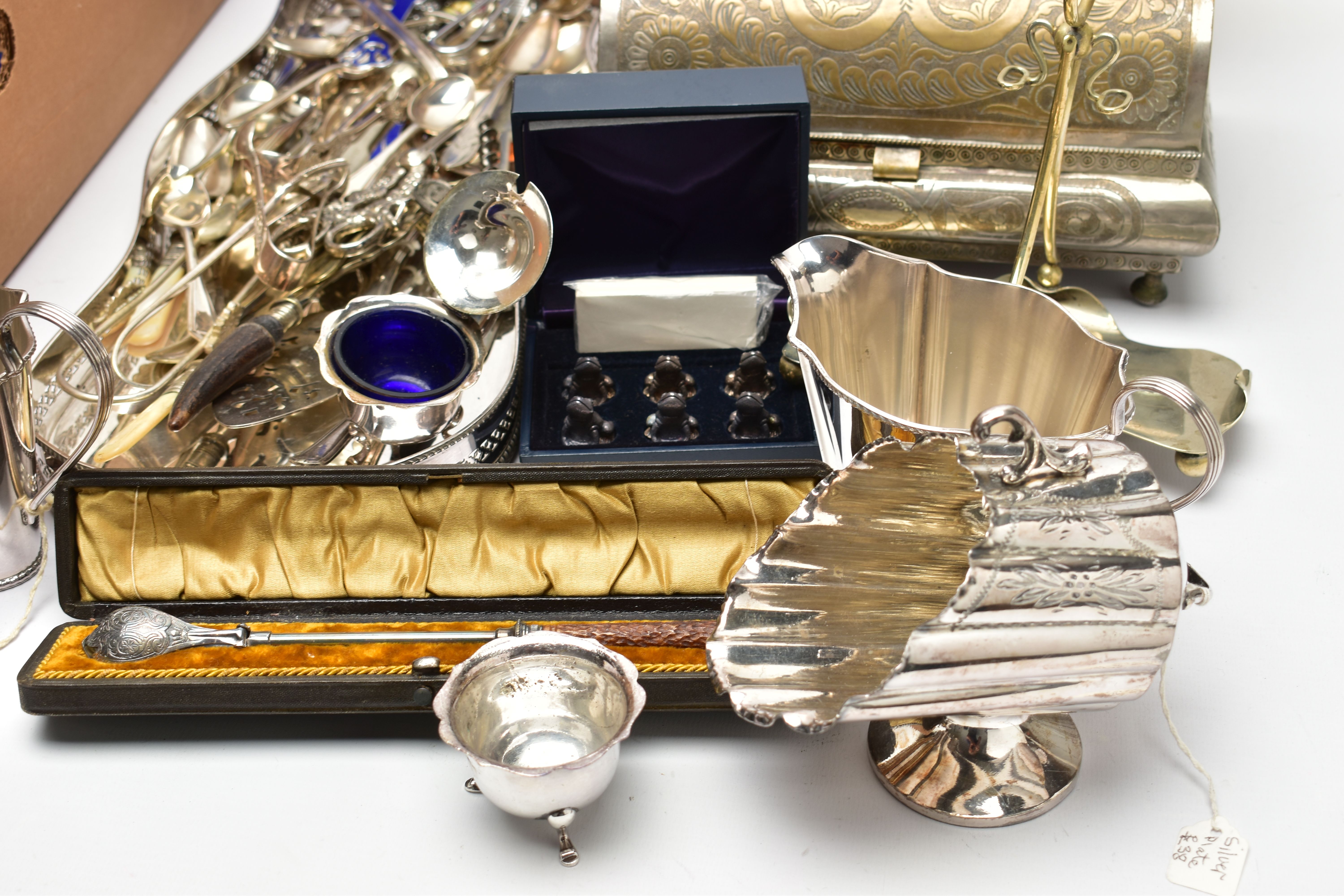 A BOX OF SILVER PLATED AND WHITE METAL WARE, to include a middle eastern style white metal tea - Image 3 of 12