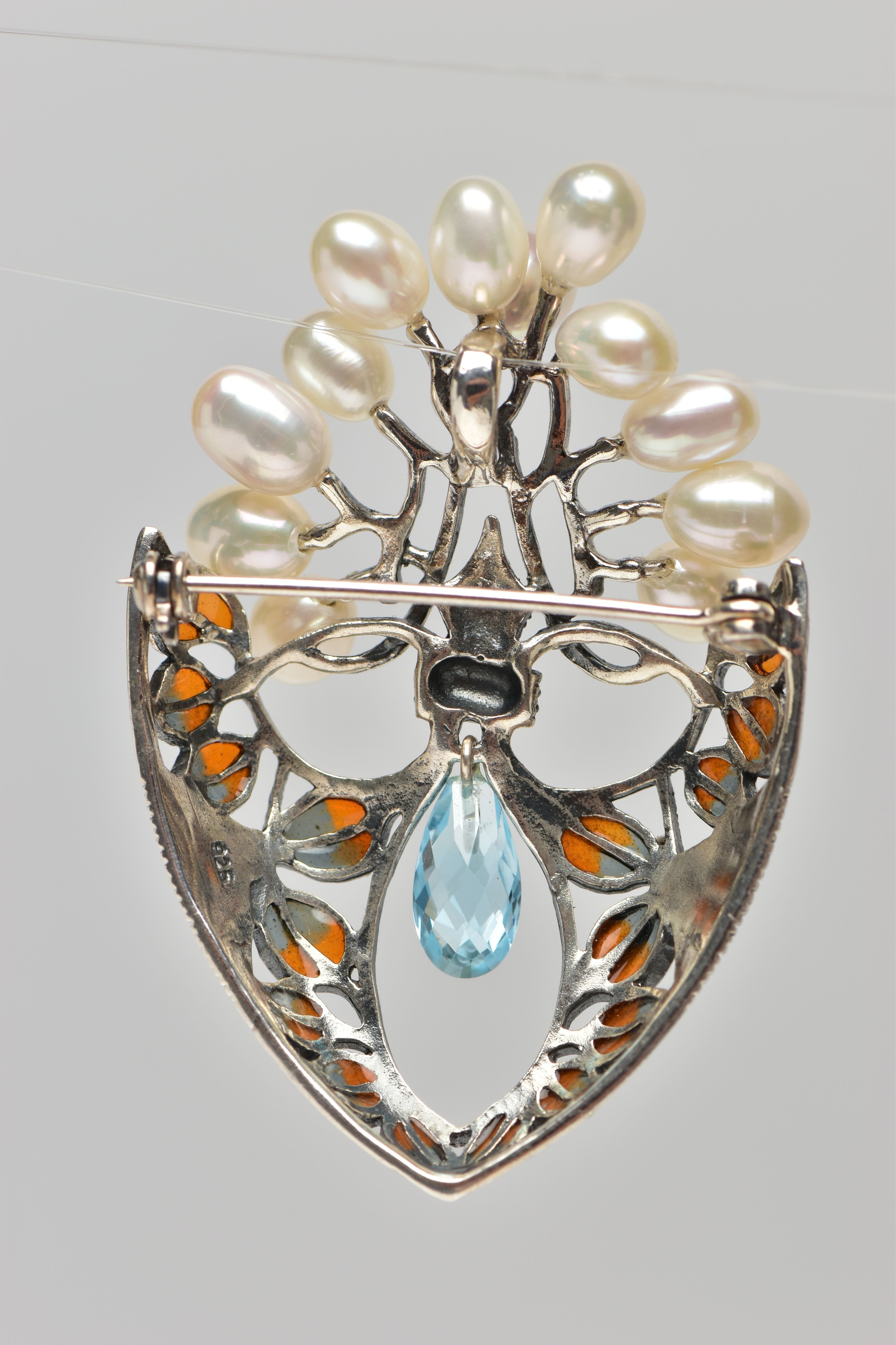 A PLIQUE A JOUR BROOCH, of a shield shape, set with marcasite and cultured pearls, suspending a - Image 3 of 3