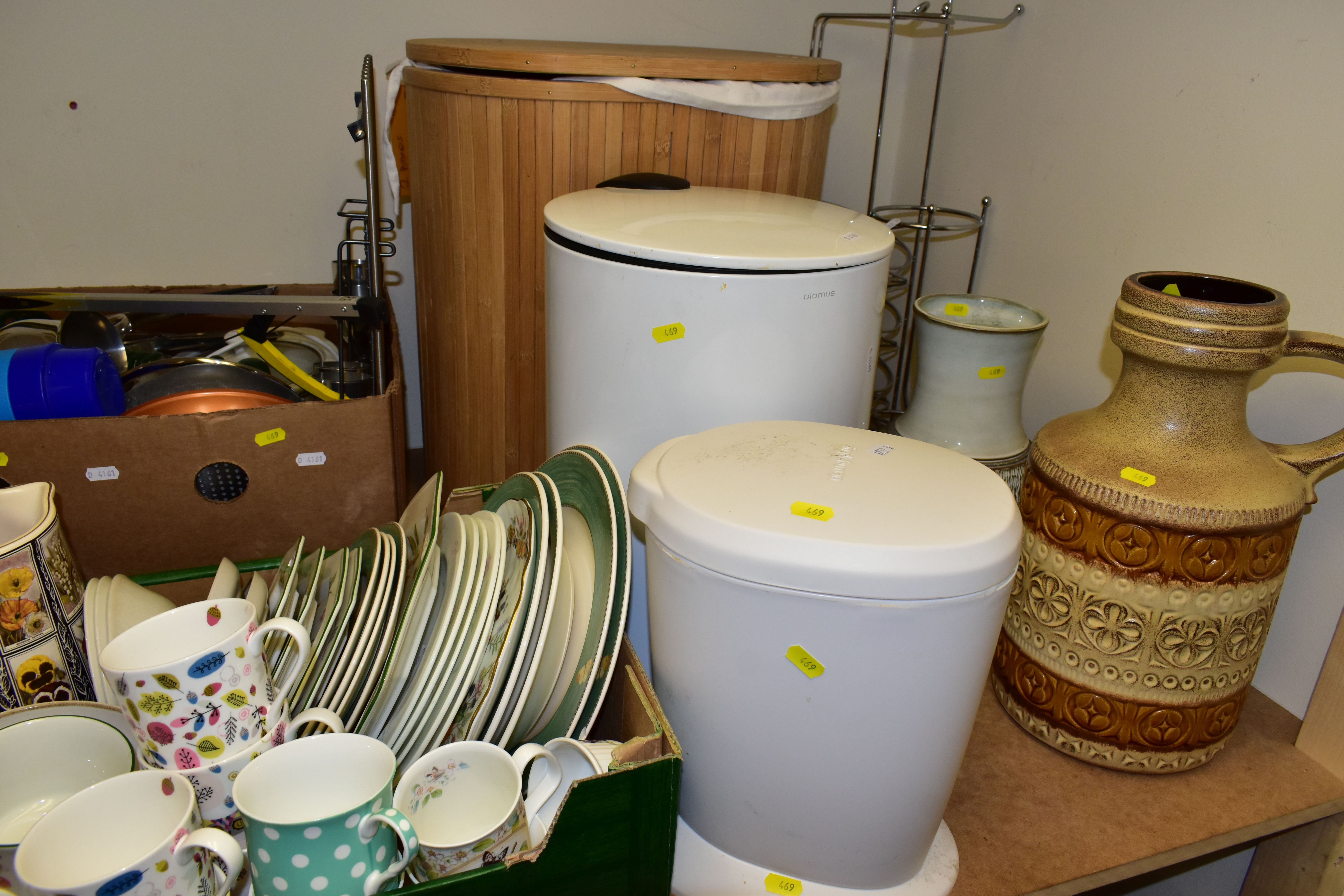 FOUR BOXES OF CERAMICS, ORNAMENTS AND HOUSEHOLD SUNDRY ITEMS, to include a large ceramic vase, - Image 2 of 5