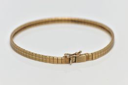 A 9CT GOLD BRACELET, a yellow gold bracelet comprised of a series of rectangular textured links with