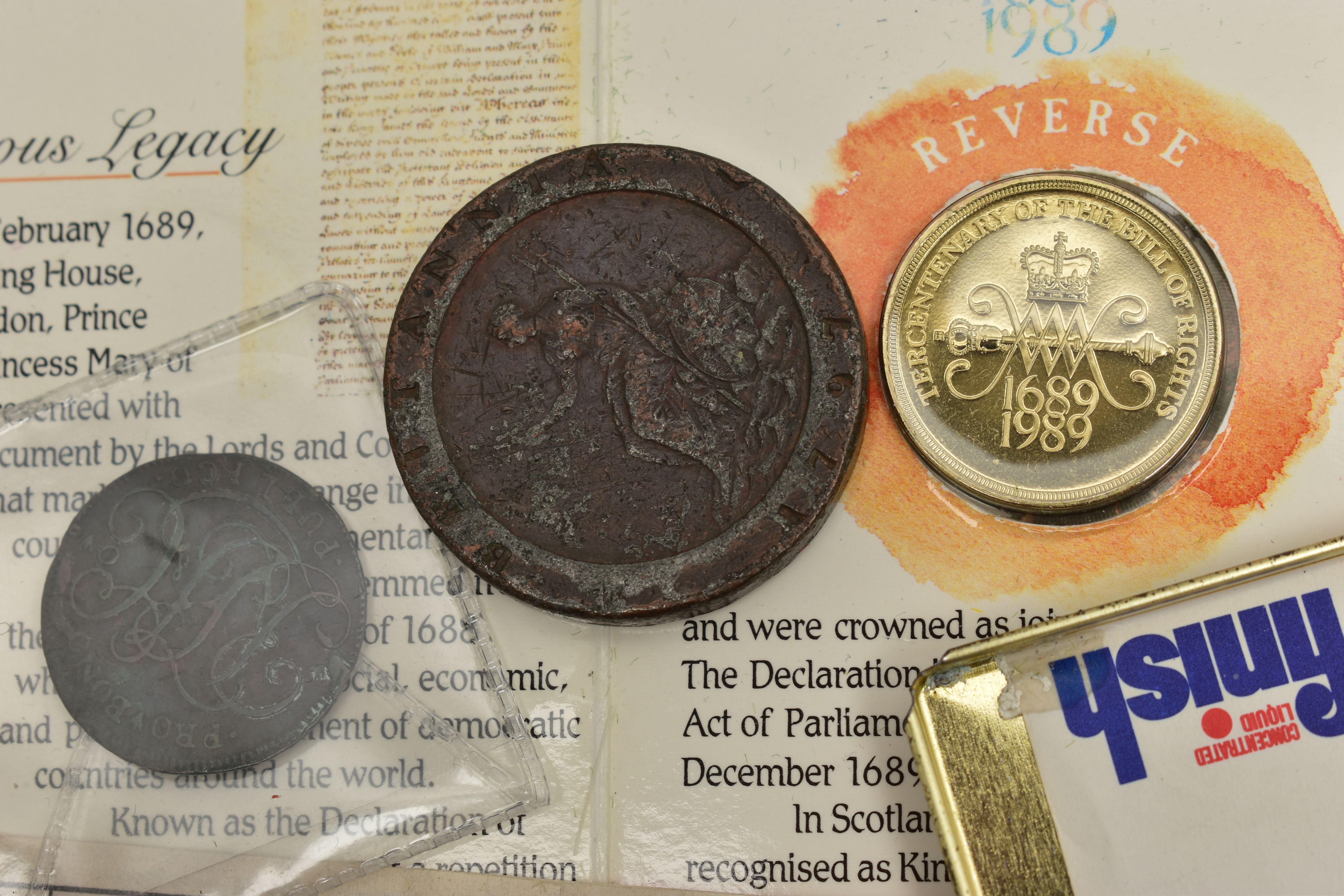 A SHOE BOX CONTAINING MIXED COINAGE, to include a George III good grade Halfpennies 1799, 1807, - Image 4 of 4