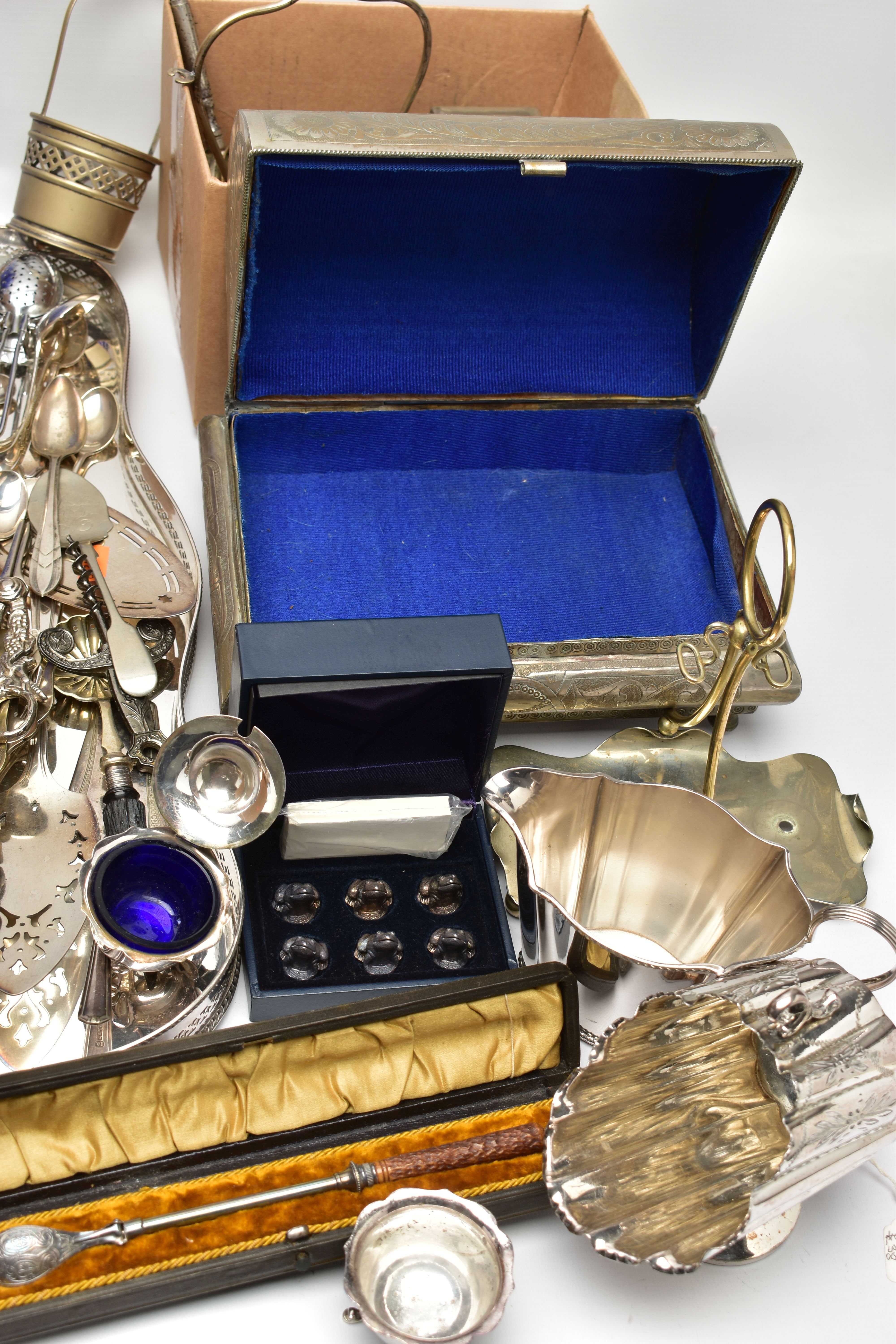 A BOX OF SILVER PLATED AND WHITE METAL WARE, to include a middle eastern style white metal tea - Image 8 of 12