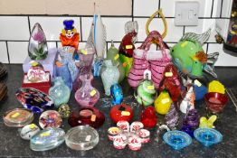 A QUANTITY OF COLOURED GLASSWARE, comprising a Murano clown, fish, parrot, fruit, three Brierly