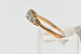 A MID 20TH CENTURY PLATINUM AND 18CT YELLOW GOLD DIAMOND FIVE STONE RING, set with graduating