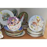 A GROUP OF COLLECTABLE WALL PLATES, WEDGWOOD, SPODE AND ROYAL WORCESTER, comprising a small Poole '