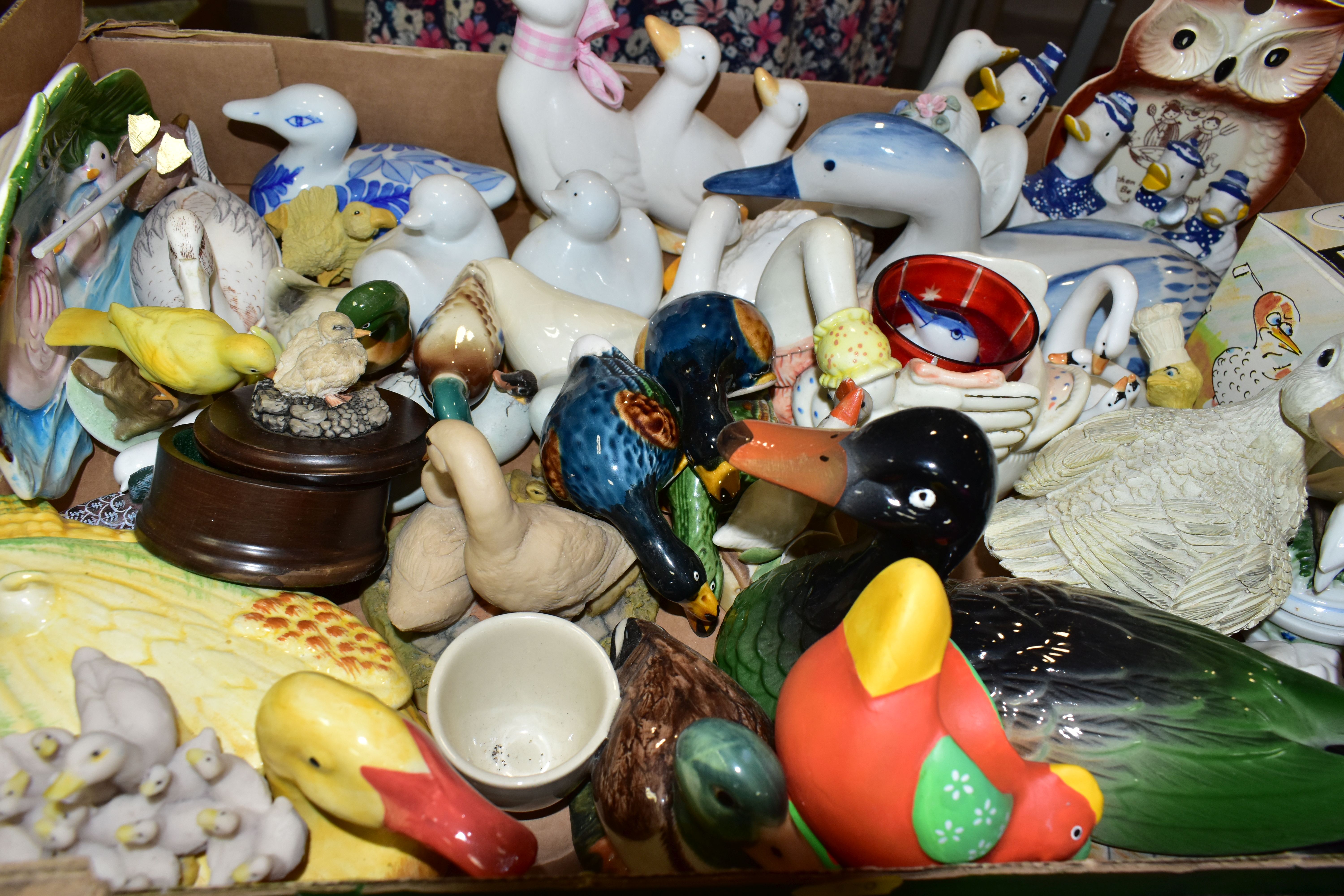 FIVE BOXES OF MISCELANEOUS ORNAMENTS AND FIGURINES OF BIRDS, to include a Sylvac swan back stamp - Image 6 of 7
