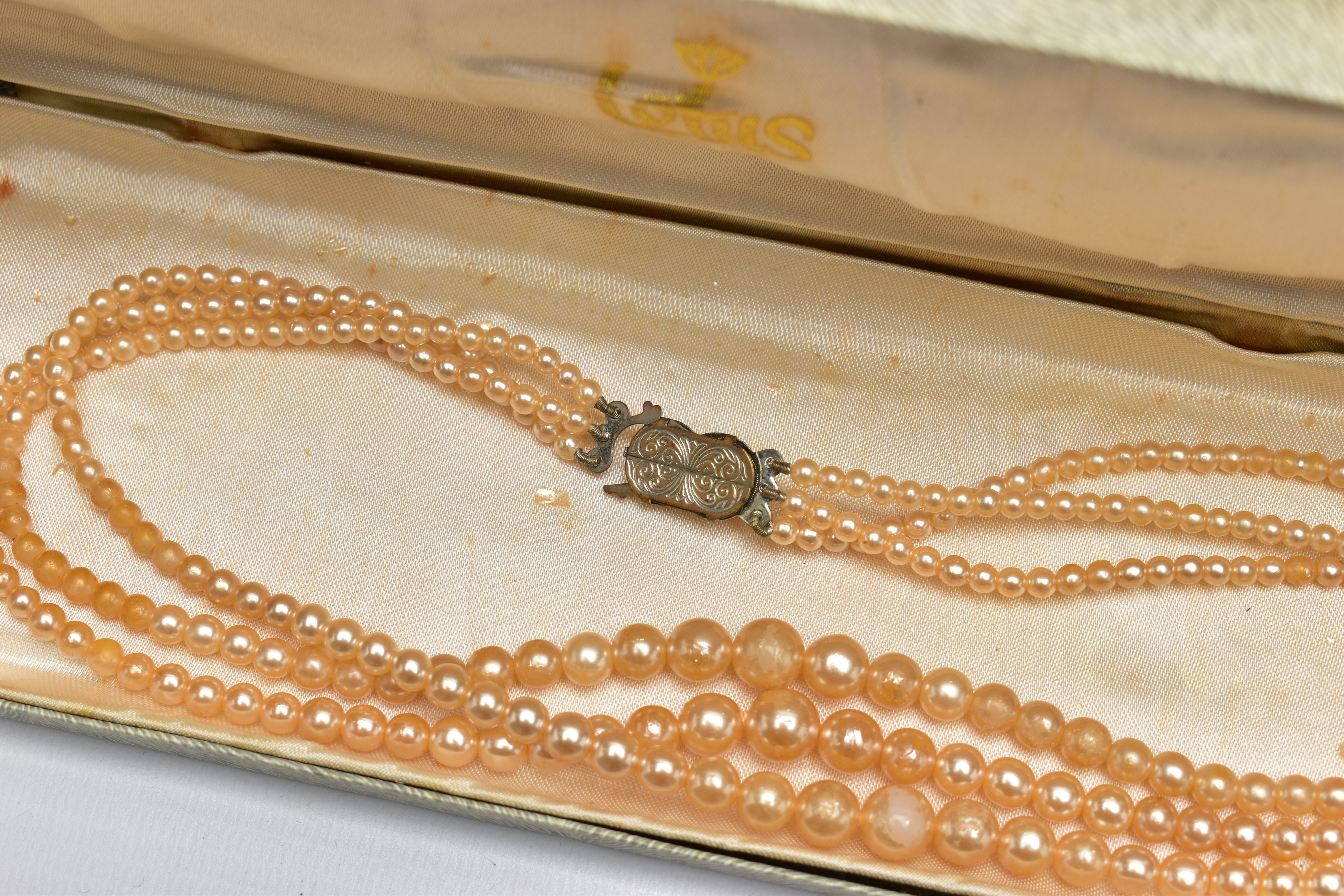A BOX OF ASSORTED ITEMS, to include a cased vanity set comprising of a white metal hair brush, - Image 5 of 10
