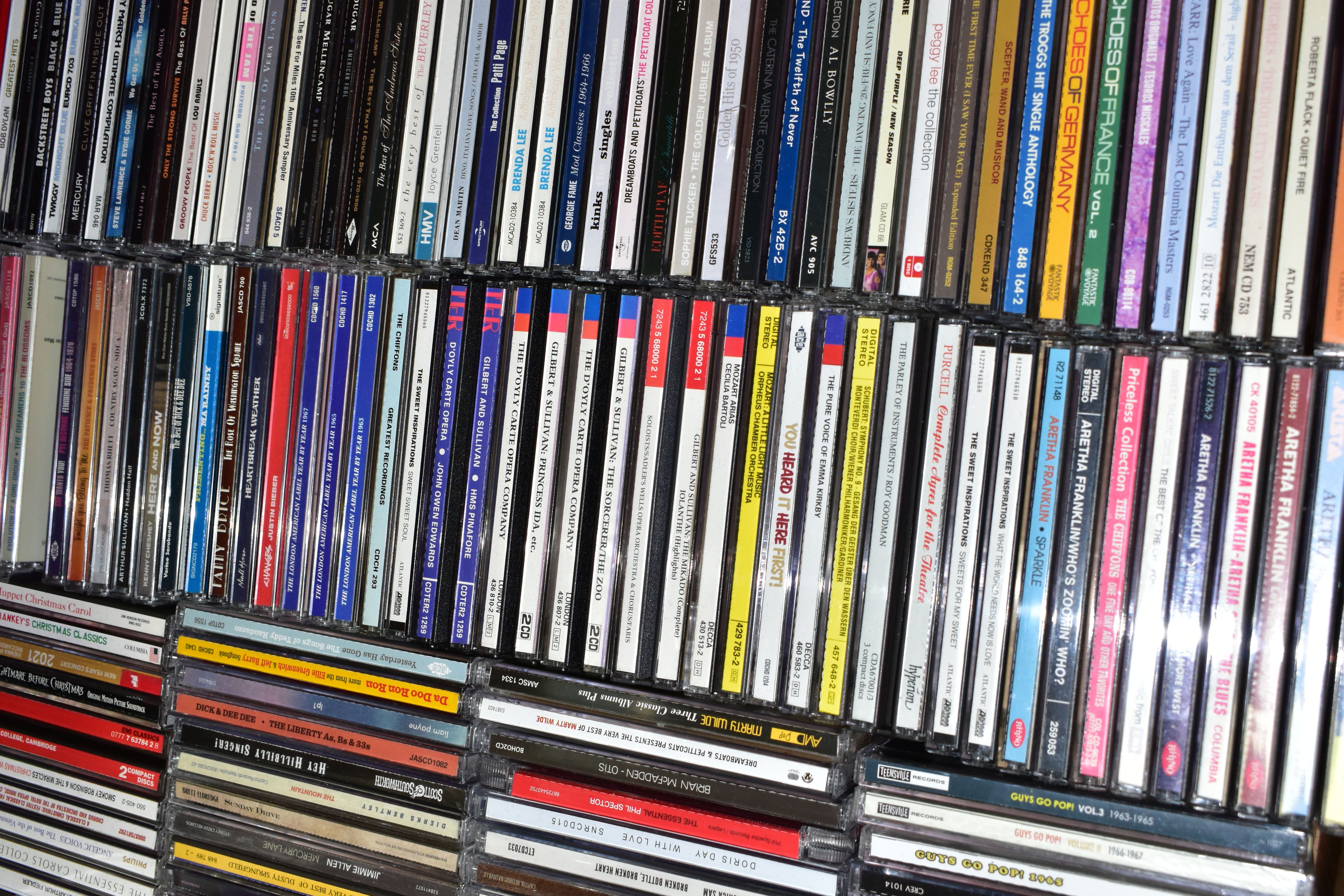 SIX BOXES OF CDS, approximately eight hundred to nine hundred CDs, various genres, artists to - Bild 5 aus 7