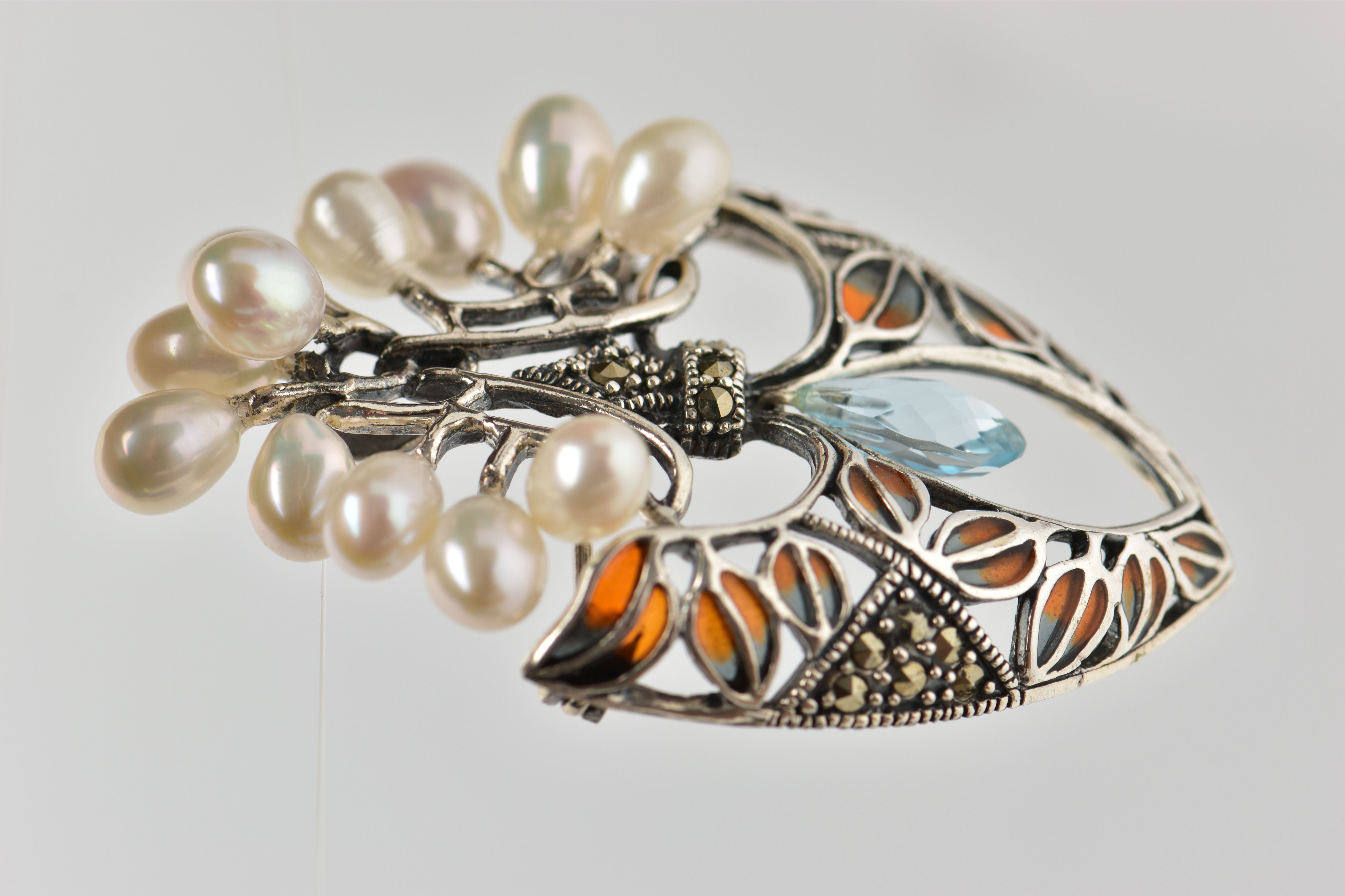 A PLIQUE A JOUR BROOCH, of a shield shape, set with marcasite and cultured pearls, suspending a - Image 2 of 3