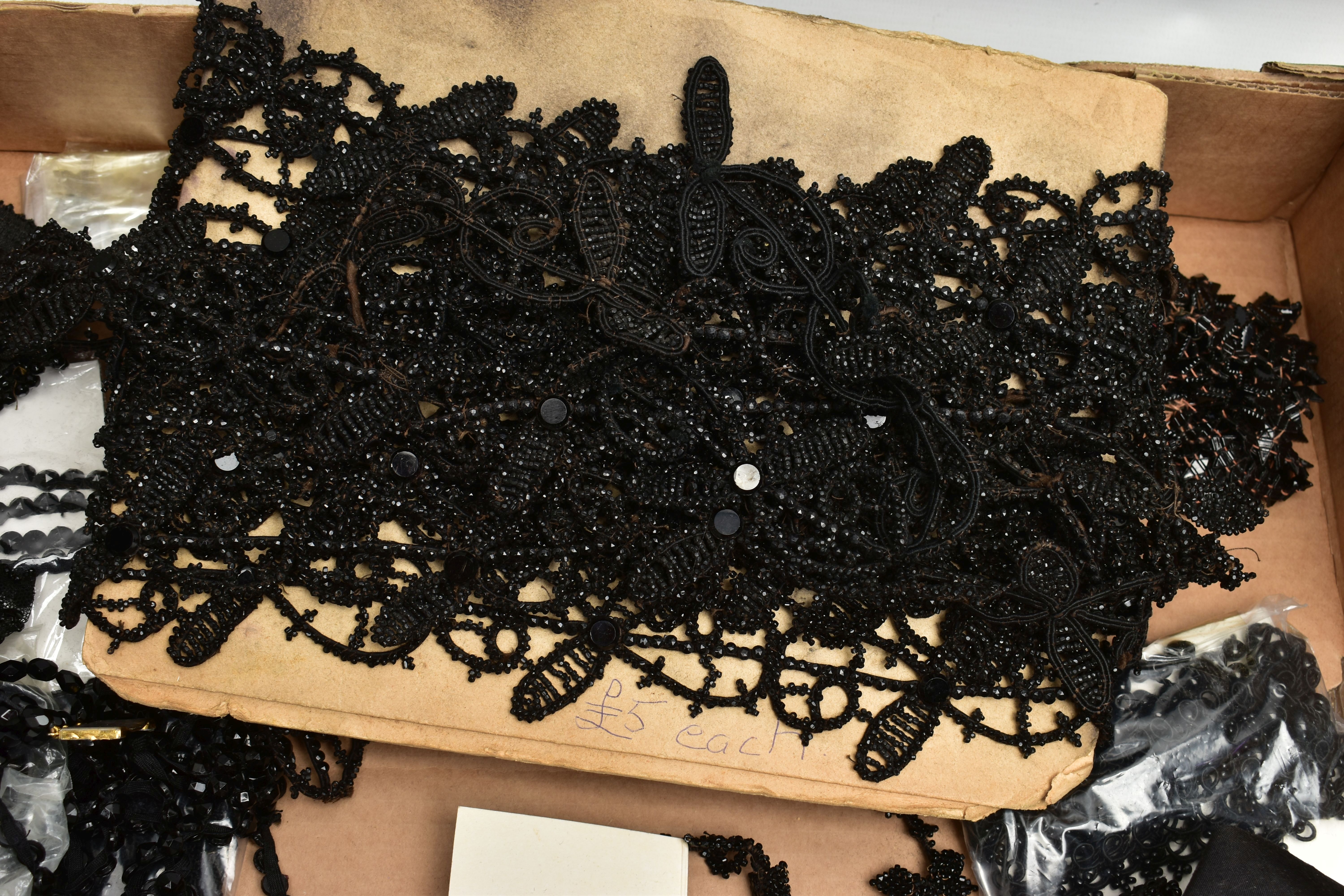 A BOX OF HABERDASHERY ACCESSORIES AND COSTUME JEWELLERY, to include a black beaded flapper girl head - Image 4 of 8