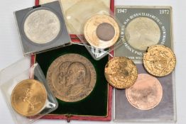 A COLLECTION OF MEDALS AND COINS, to include a cased medal in commemoration of King Edward VII and