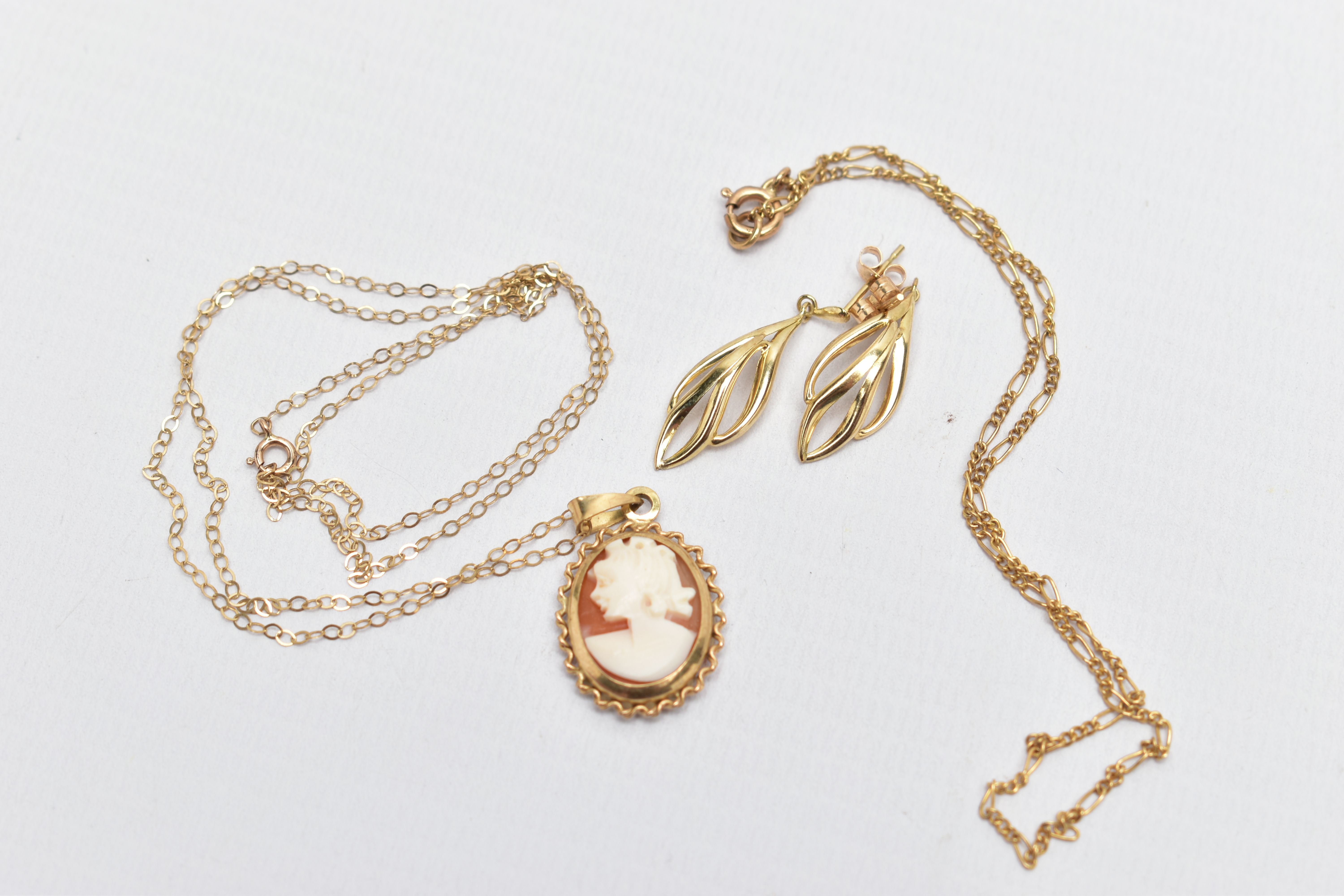 AN ASSORTMENT OF 9CT GOLD AND YELLOW METAL JEWELLERY, to include a pair of yellow gold and - Image 2 of 4