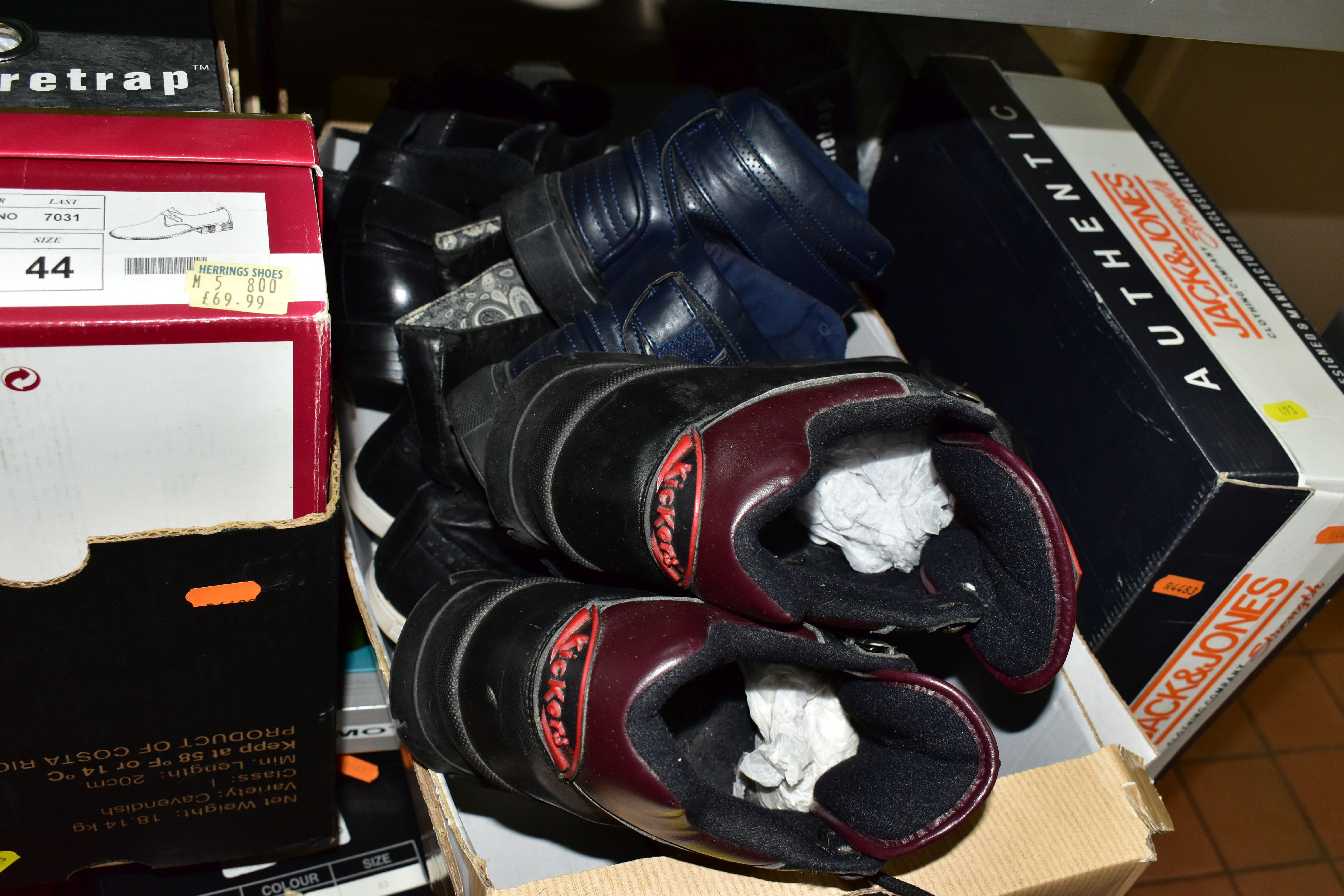 SIX BOXES OF MEN'S SHOES AND BOOTS, to include thirty eight pairs of - UK size 9 (43), boots and - Image 5 of 6