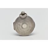 AN EARLY 19TH CENTURY SILVER VINAIGRETTE, of circular form, detailed with a textured design,