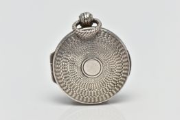 AN EARLY 19TH CENTURY SILVER VINAIGRETTE, of circular form, detailed with a textured design,