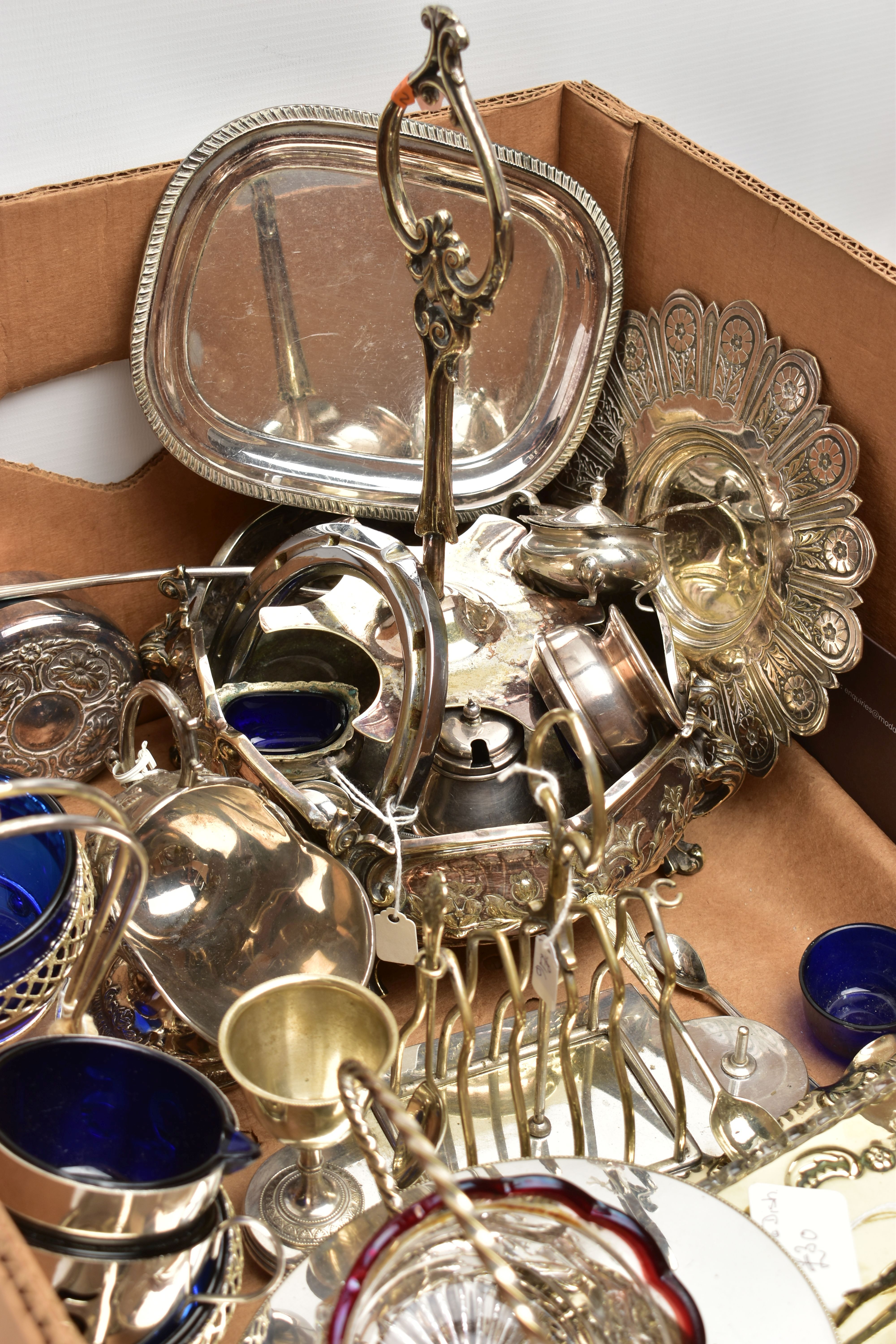 A BOX OF SILVER PLATED AND WHITE METAL WARE, to include a middle eastern style white metal tea - Image 10 of 12