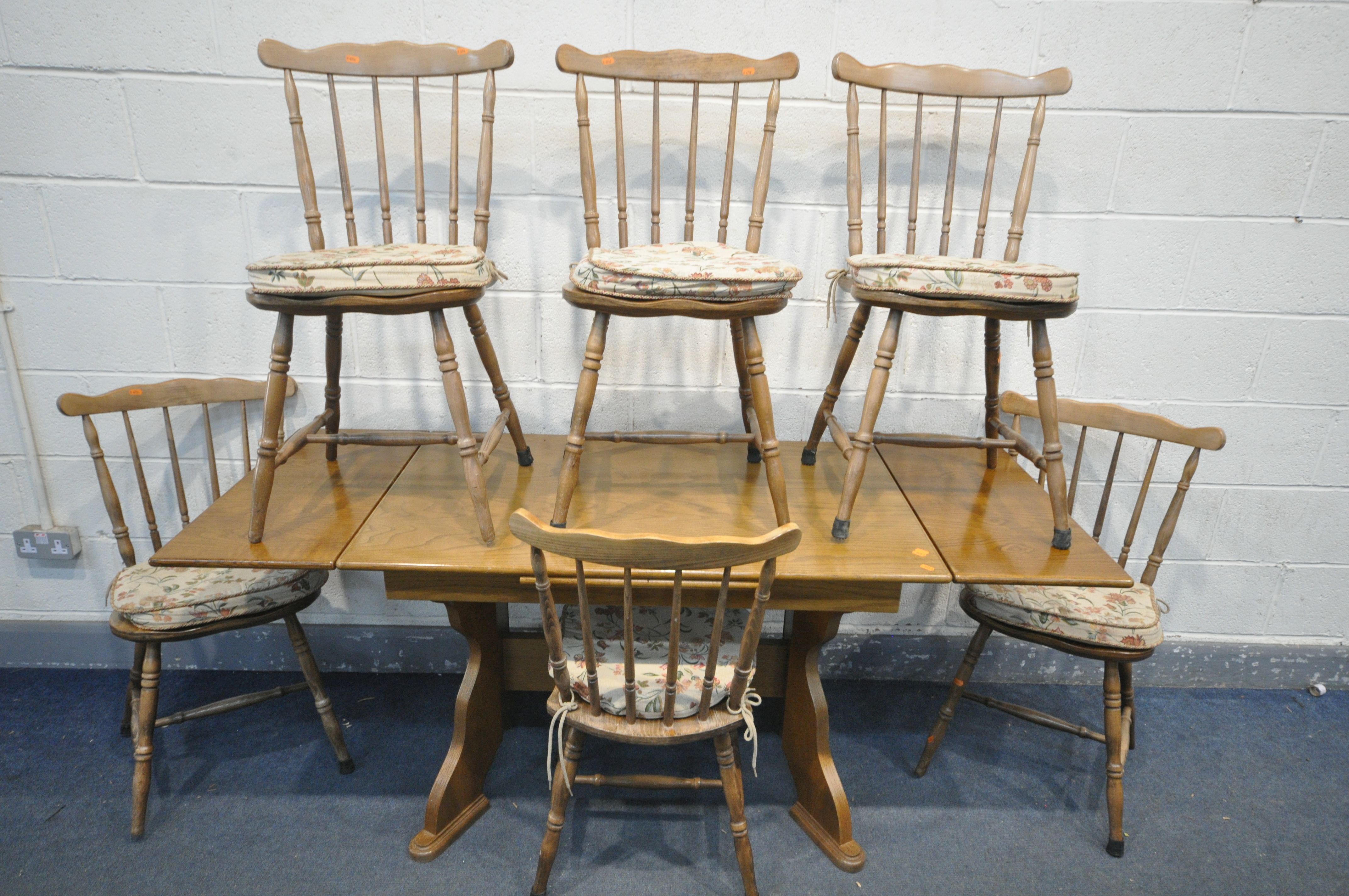 AN OAK DRAW LEAF DINING TABLE, extended length 176cm x closed length 110cm x depth 70cm x height