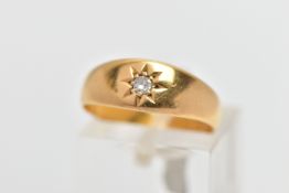 AN EARLY 20TH CENTURY 1920'S 22CT YELLOW GOLD DIAMOND SINGLE STONE RING, set with a single cut