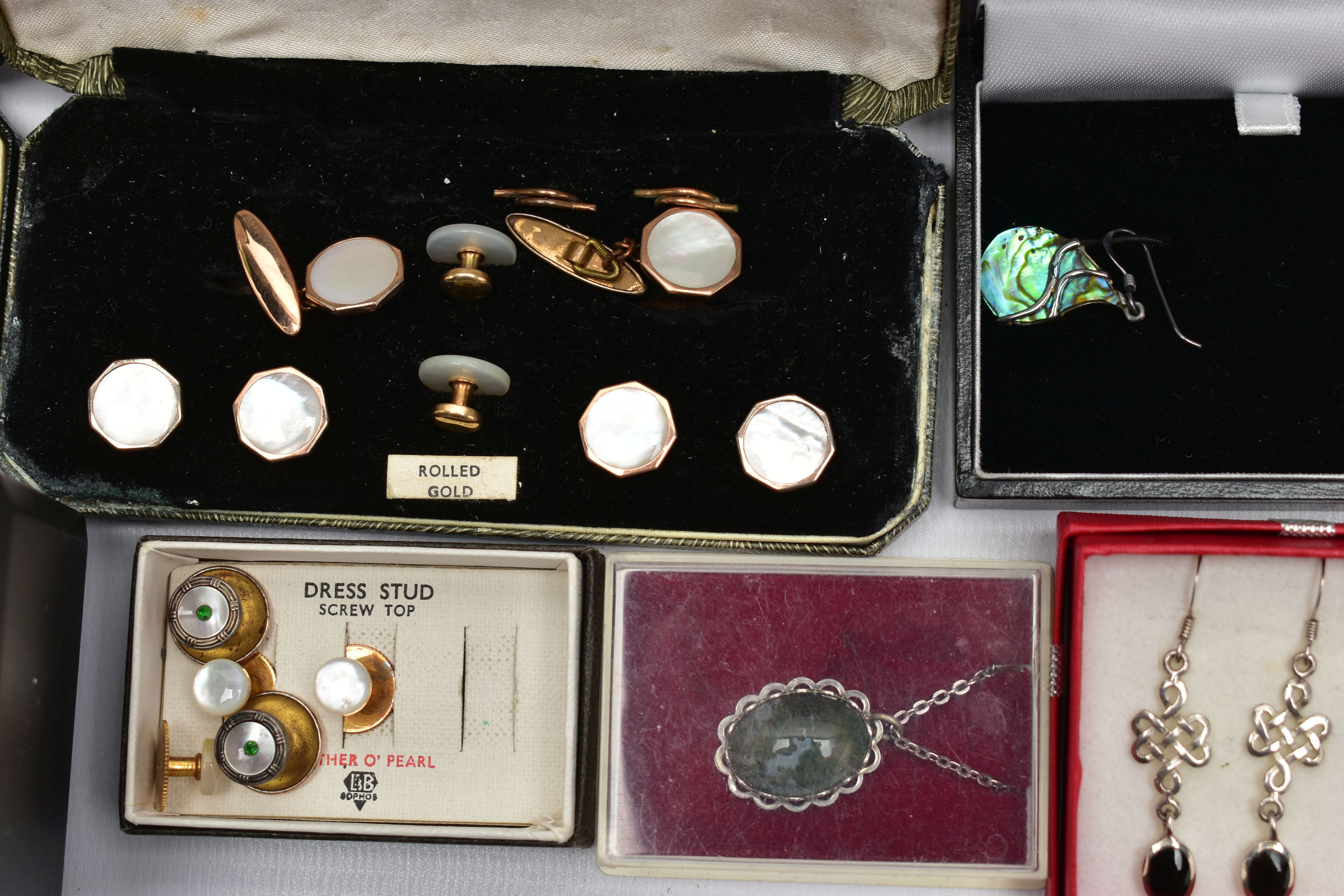 AN ASSORTMENT OF SILVER AND WHITE METAL JEWELLERY, to include a silver ingot in the shape of Great - Image 6 of 7