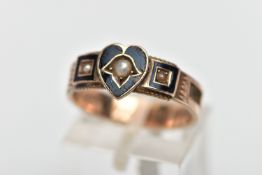 A CASED LATE VICTORIAN 9CT GOLD BLACK ENAMEL MOURNING RING, designed as a black enamel heart with